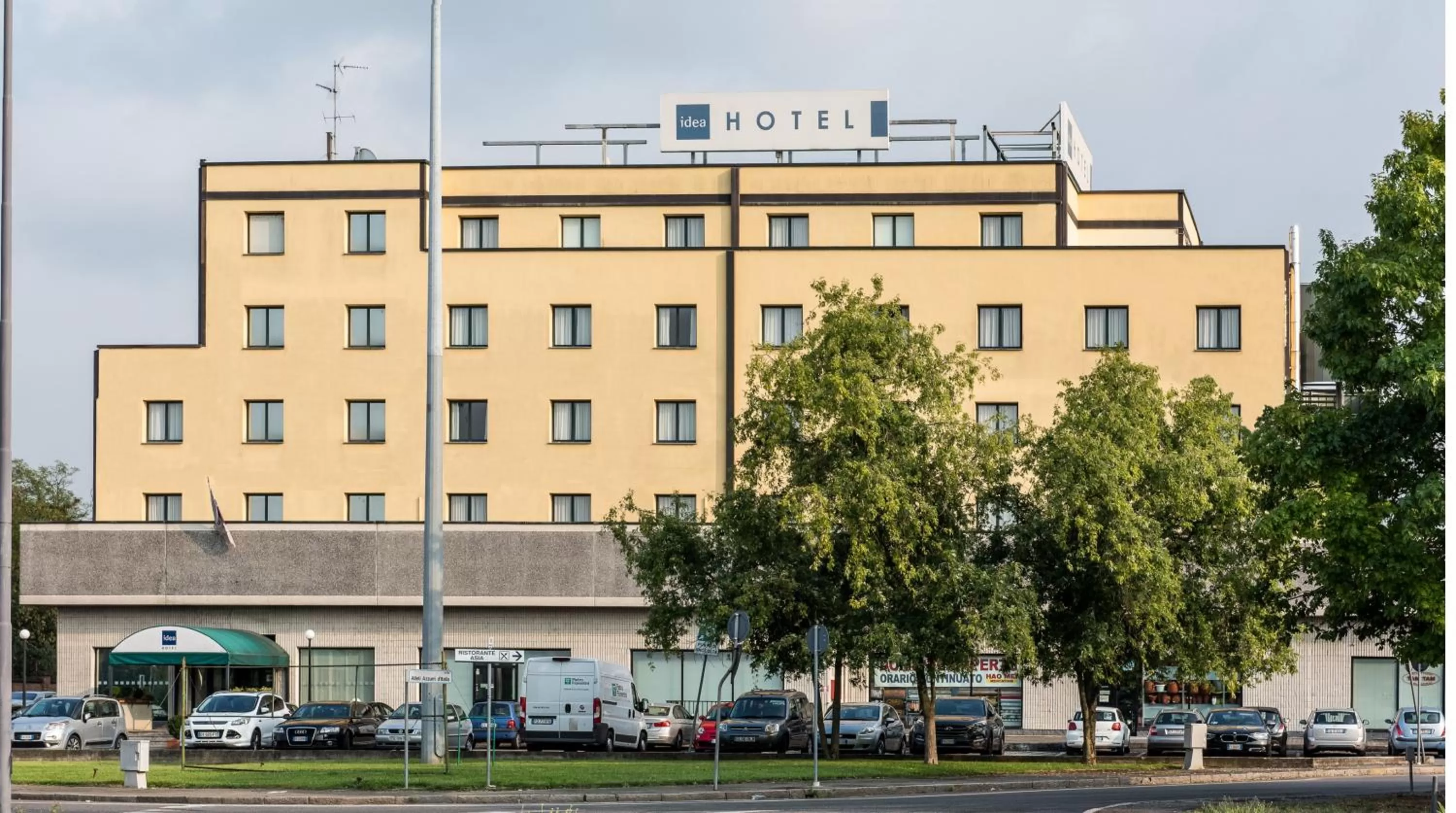 Property building in Idea Hotel Piacenza