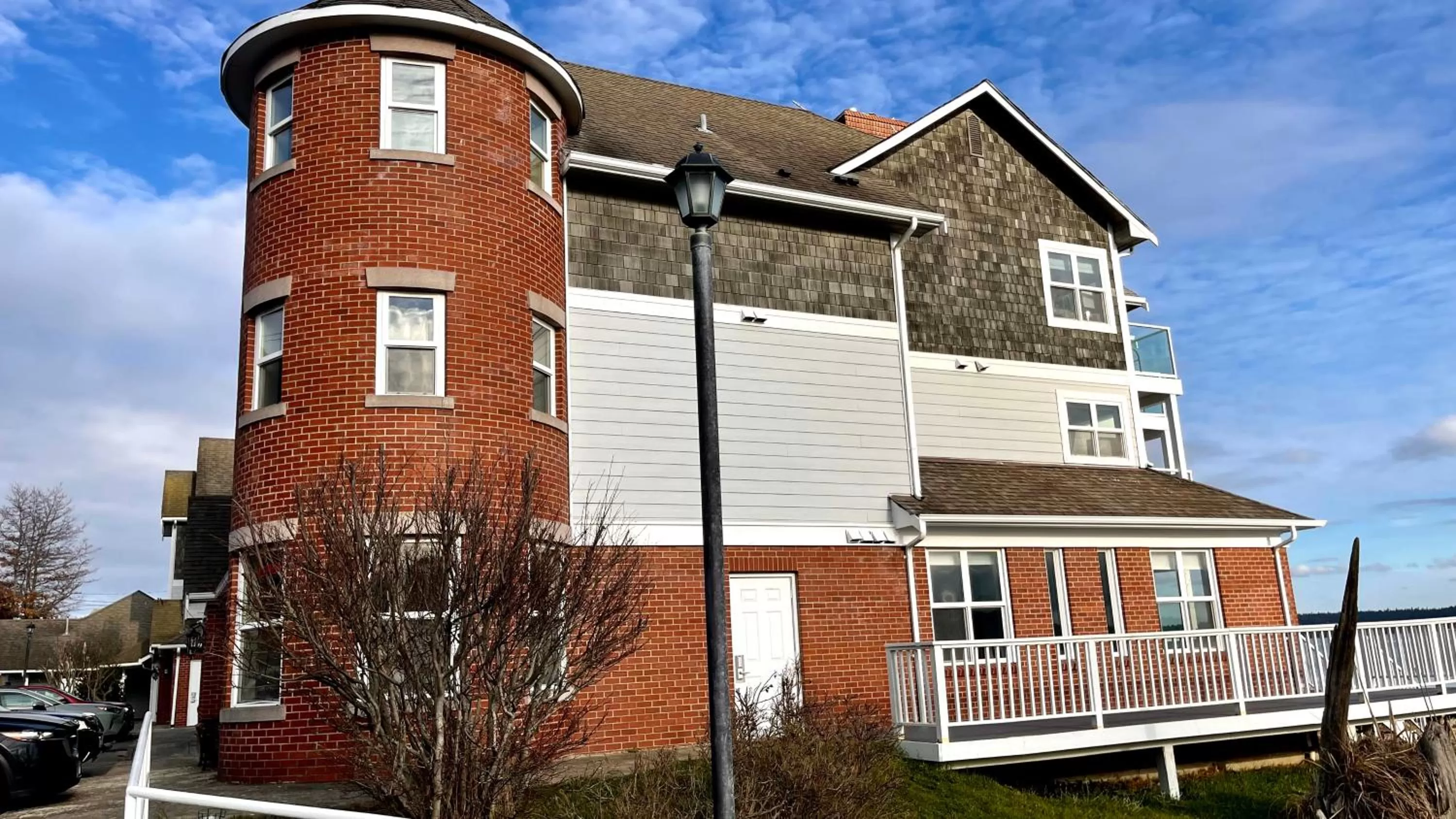 Property building in Tides Inn & Suites