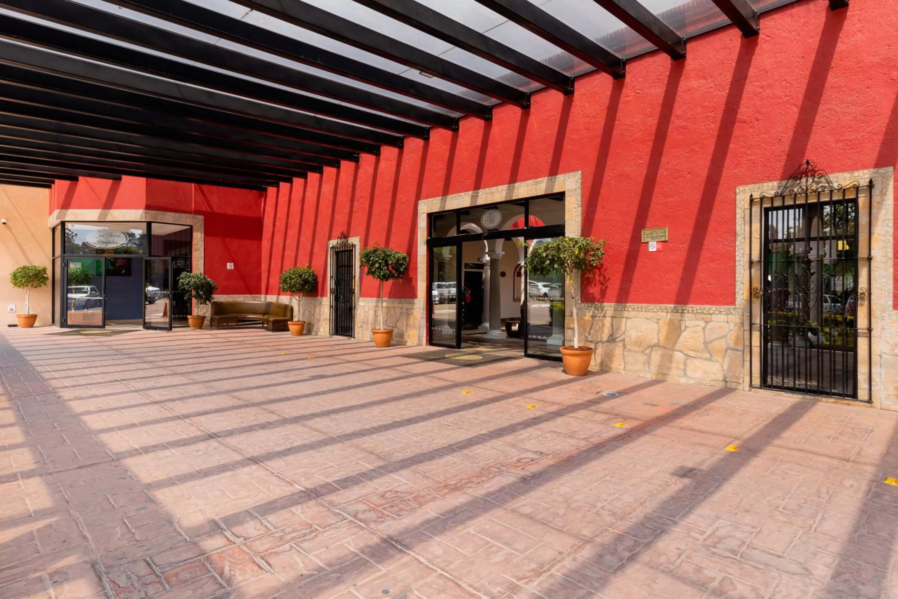 Property building in Hotel Villa Mercedes San Cristobal