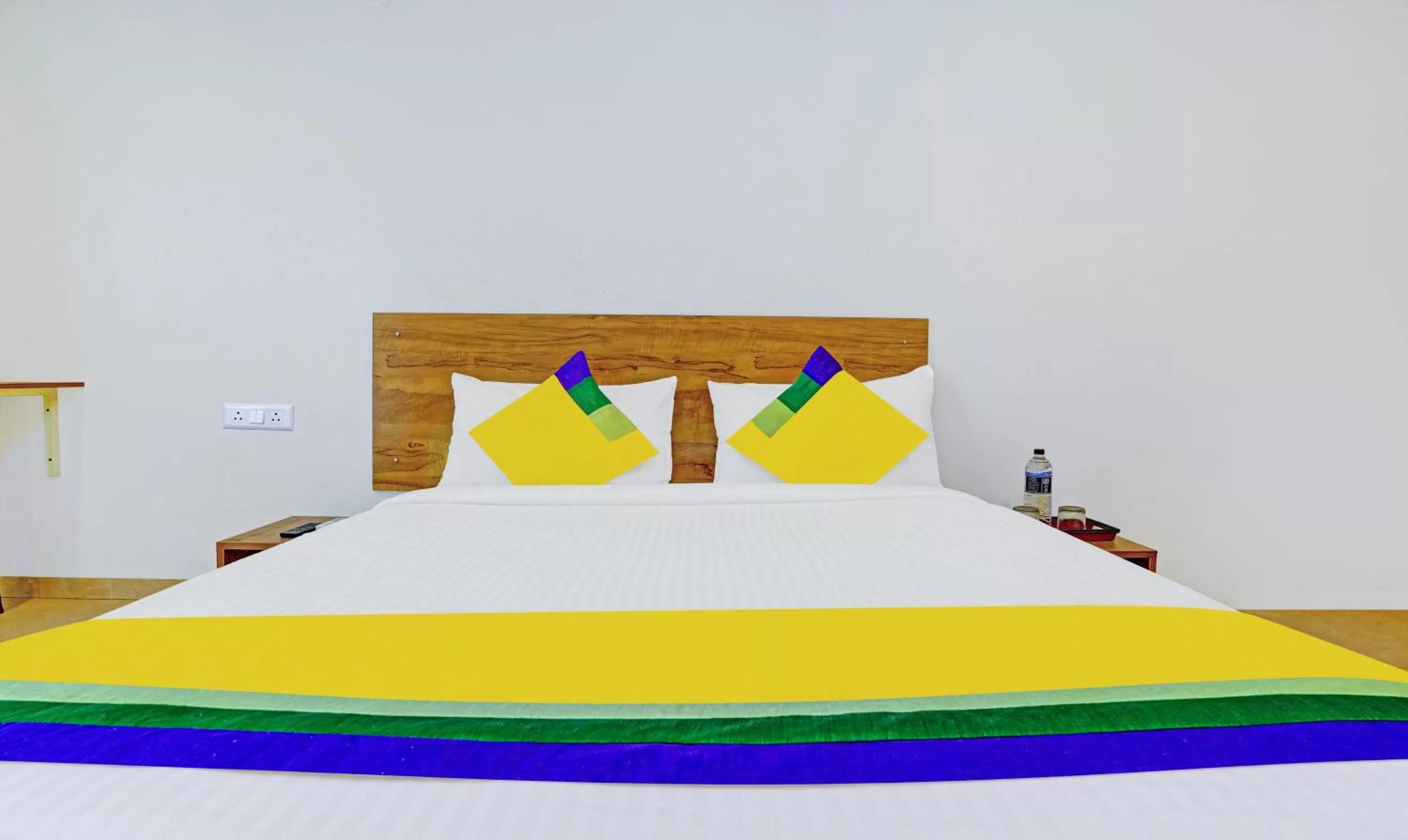 Bedroom, Bed in Itsy Hotels Oasis Pride