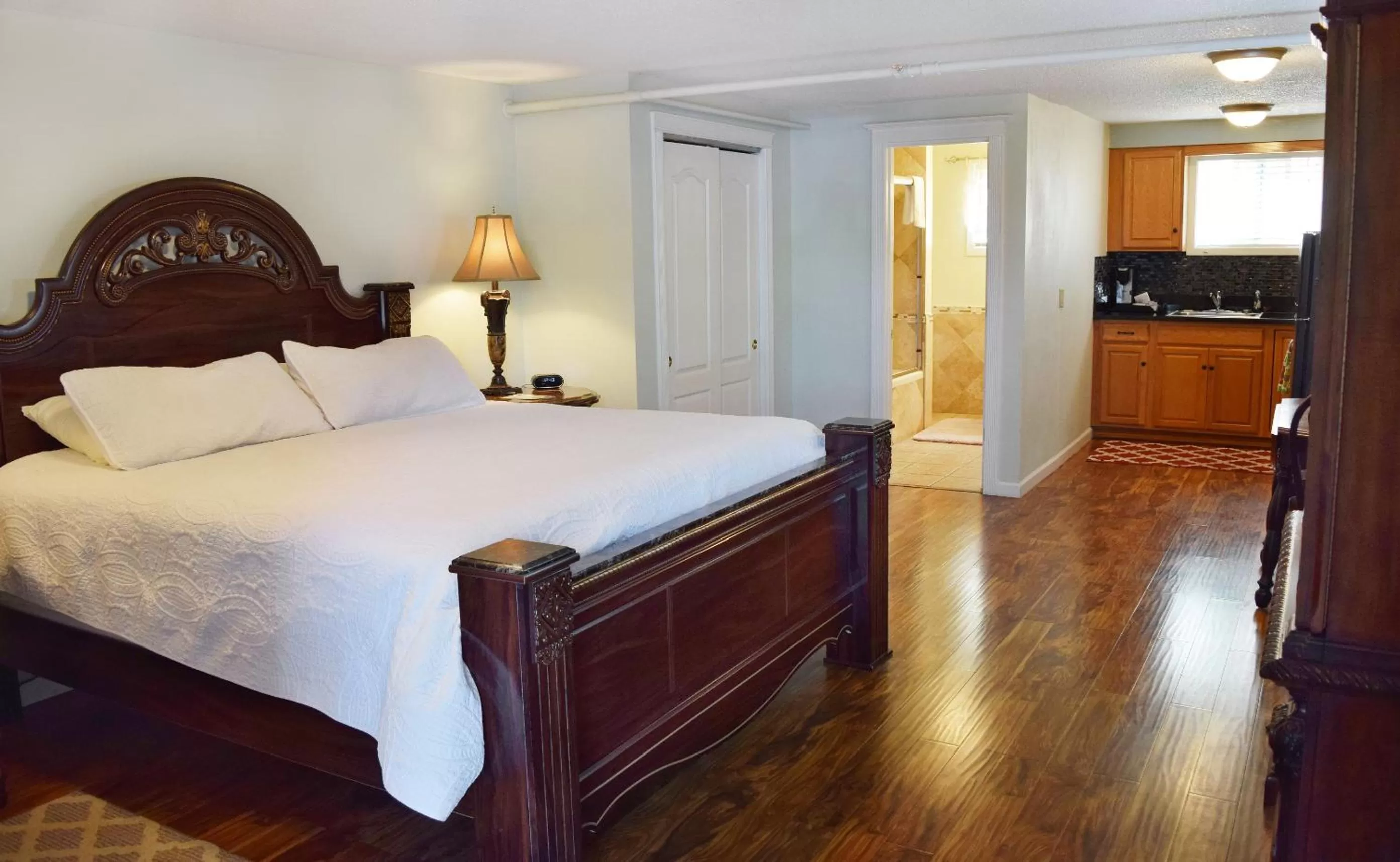 Bed in Silverton Inn & Suites