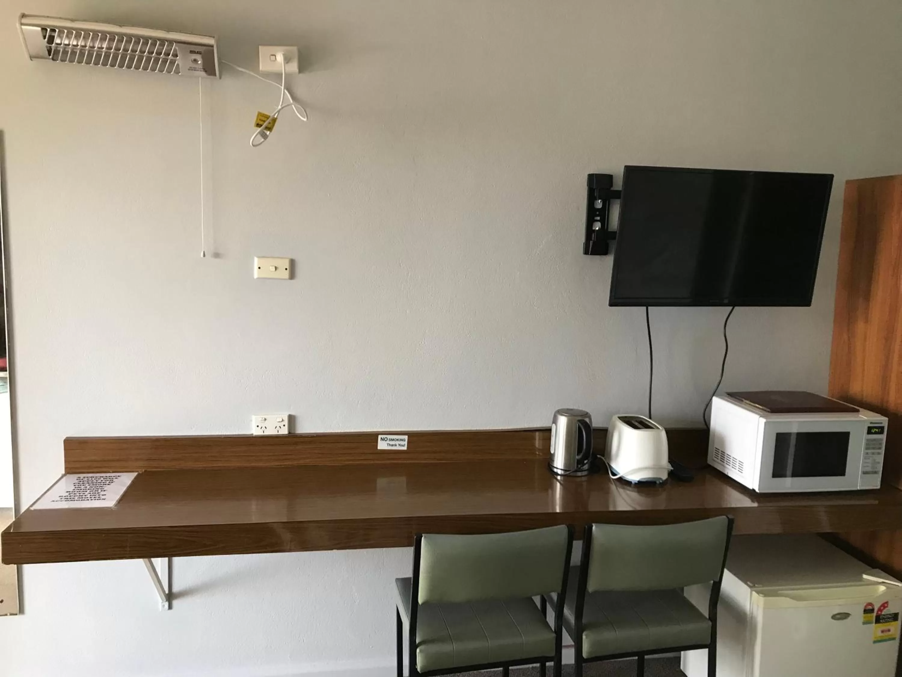 County Lodge Motor Inn