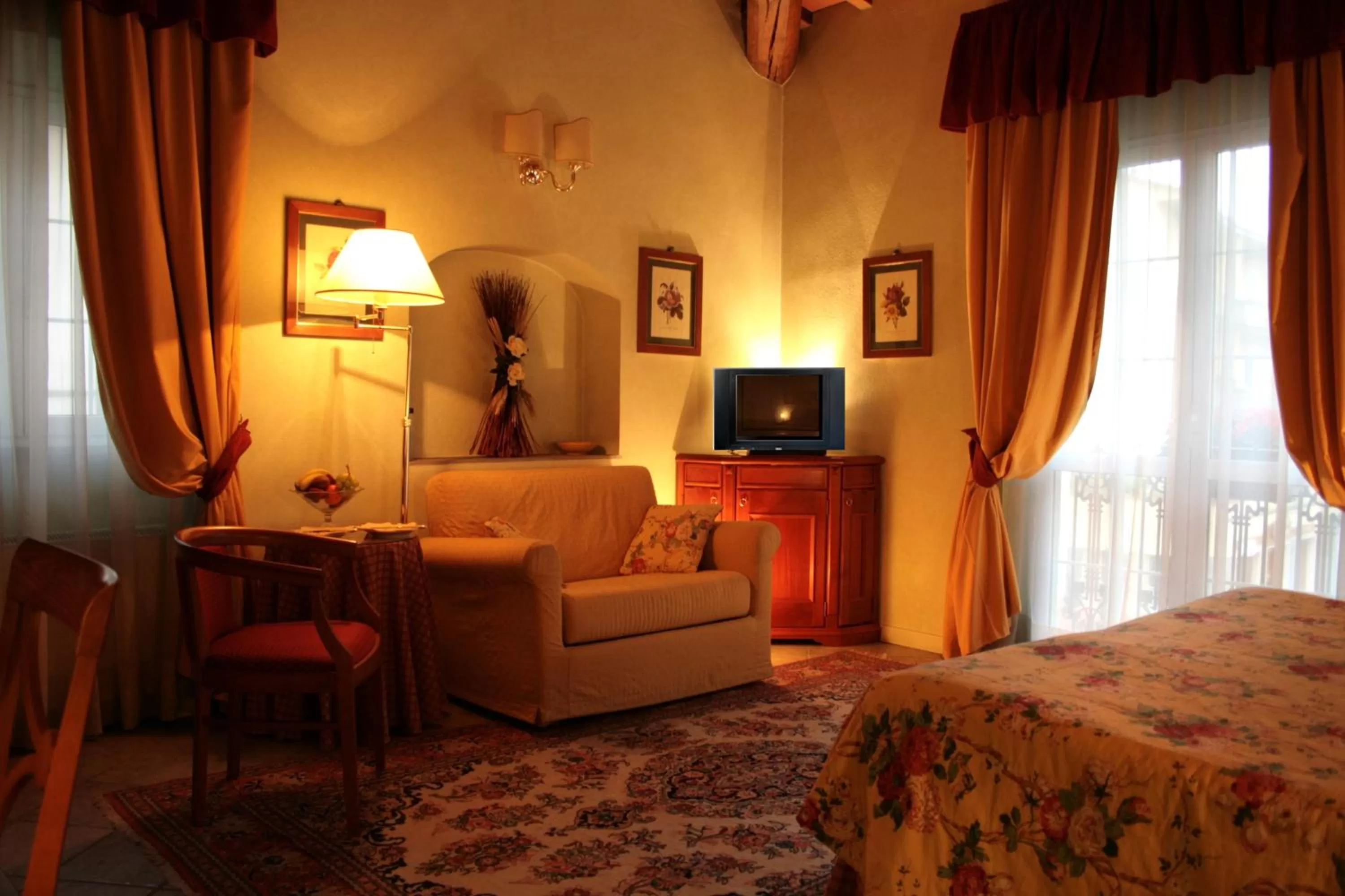 Photo of the whole room, Bed in Hotel Rosary Garden