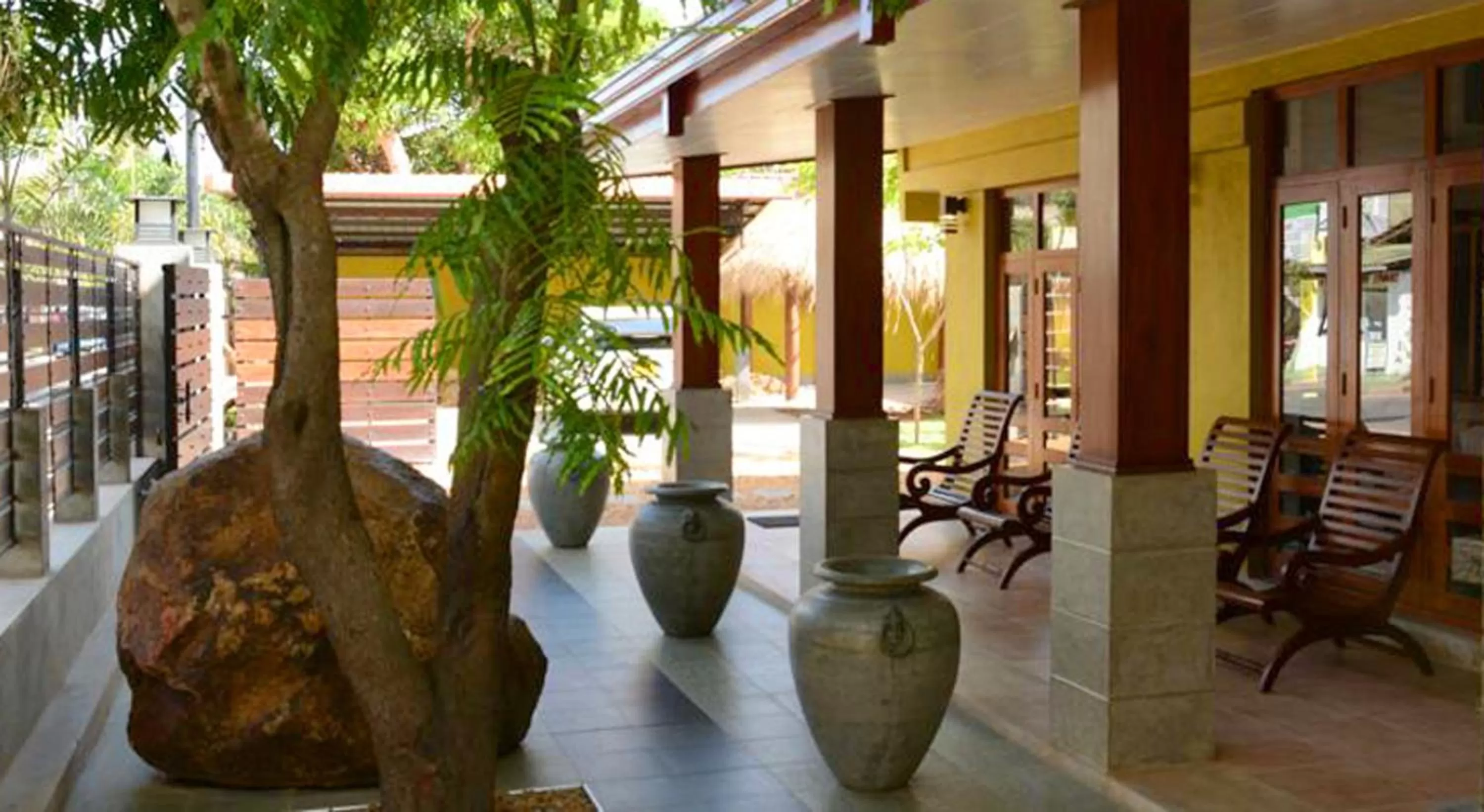 Patio in Inlak Garden Hotel
