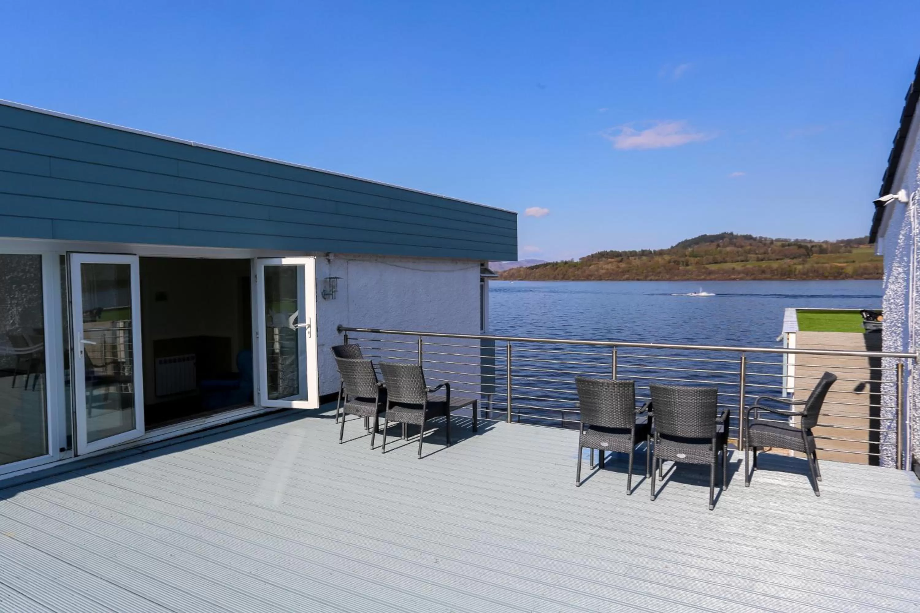 Balcony/Terrace in Duck Bay Hotel & Restaurant