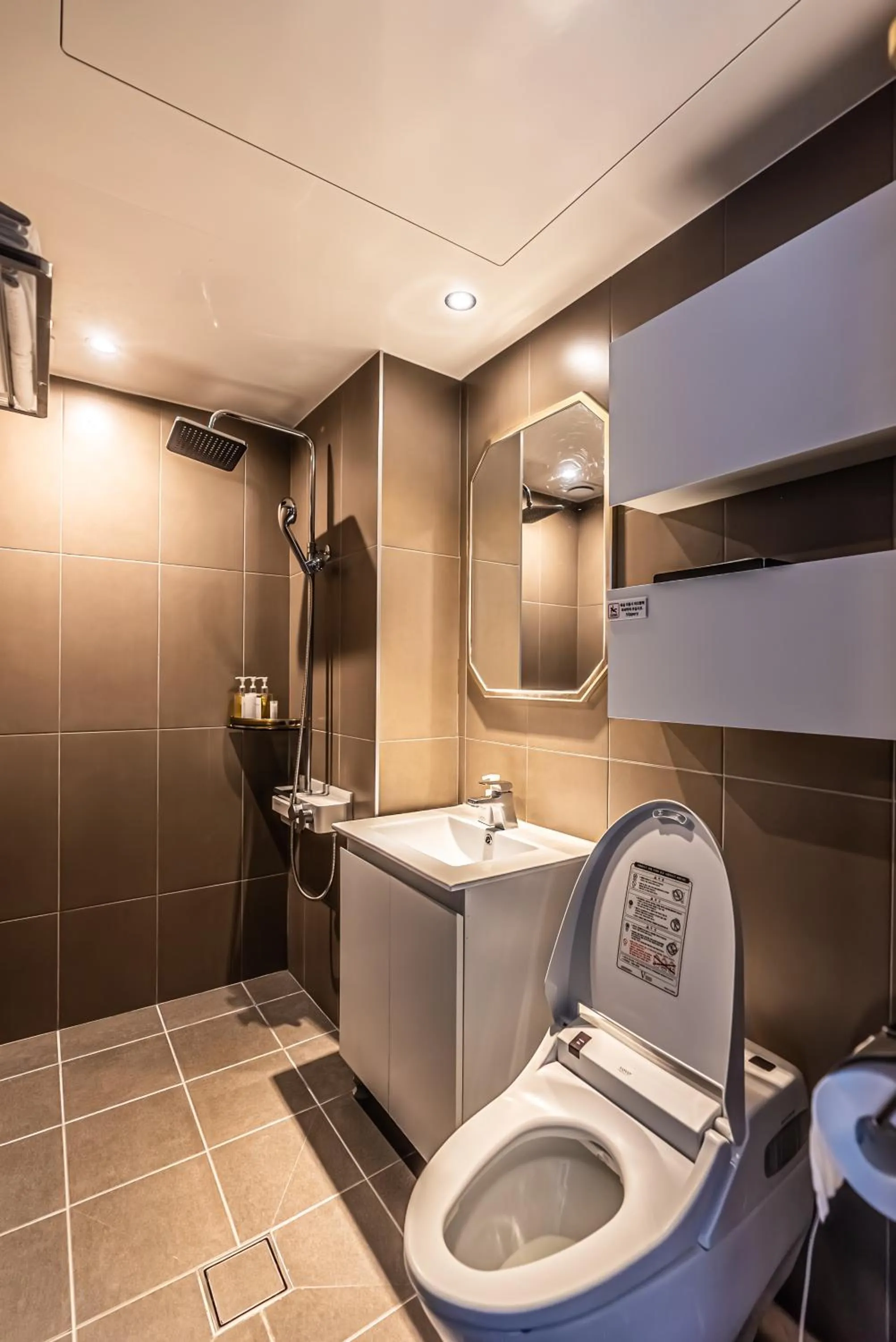 Toilet in Hotel The Grang Jungmun