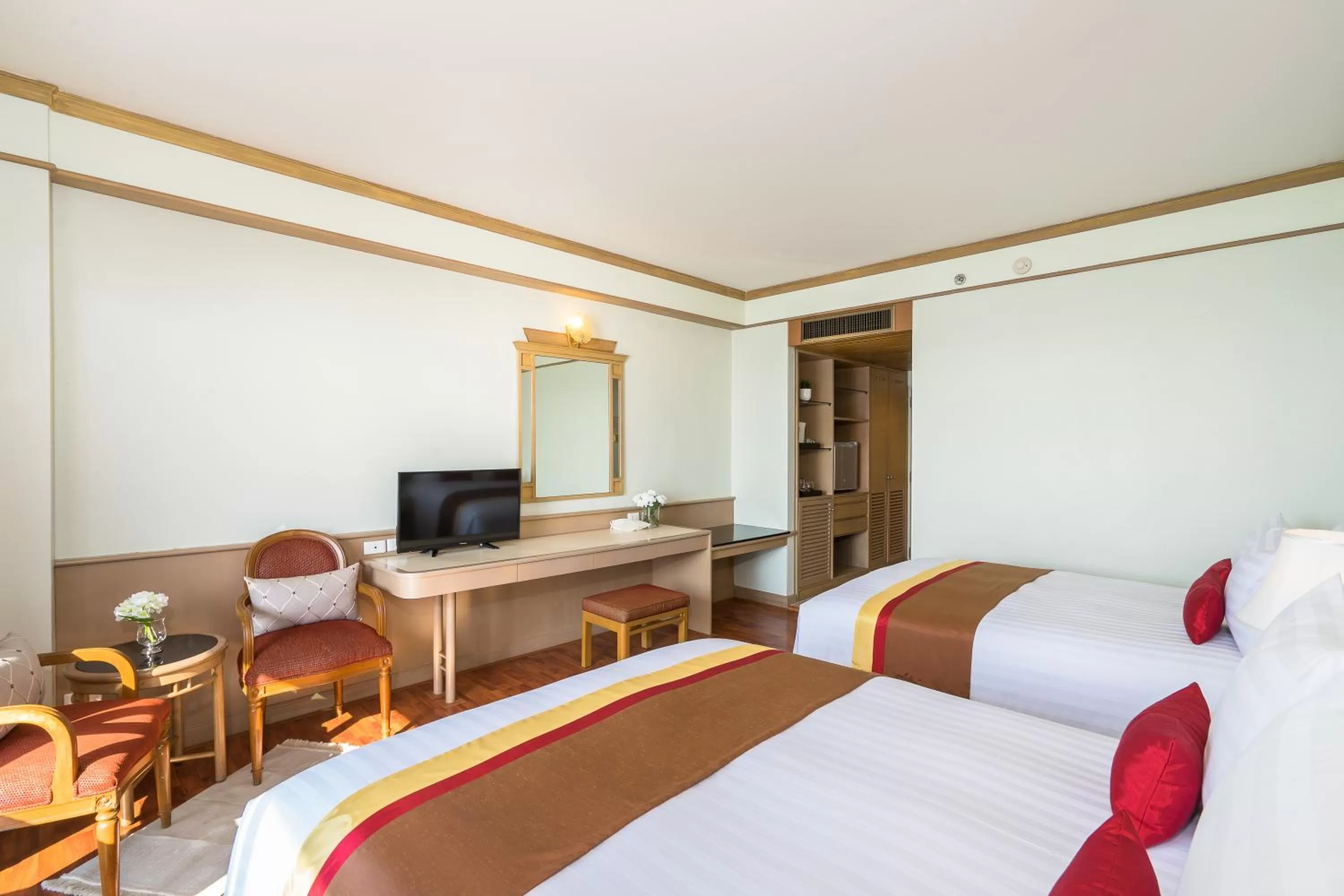 Bed in Cosy Beach Hotel - SHA Extra Plus