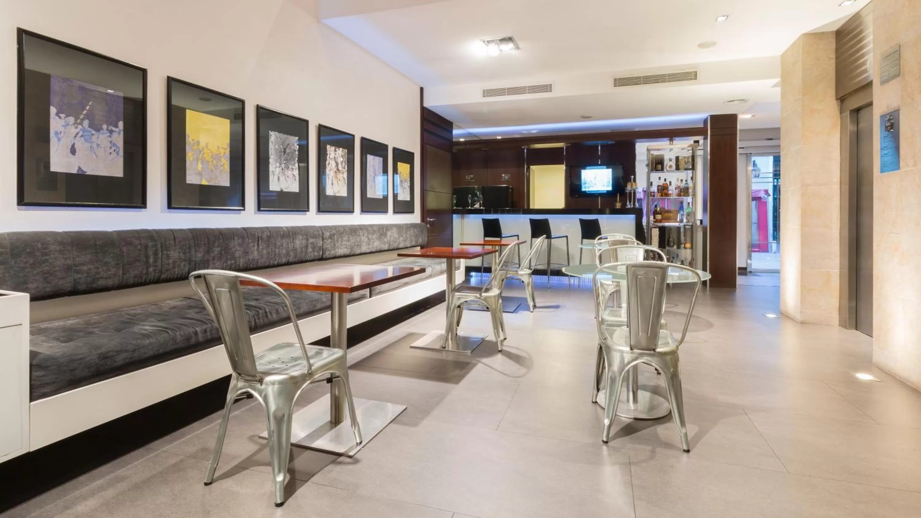 Lounge or bar in DON Boutique Hotel Montevideo