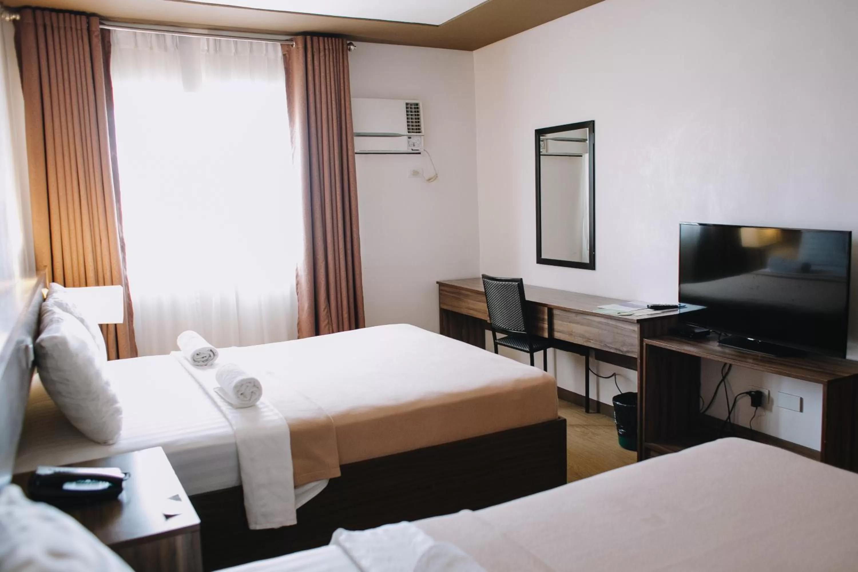 Bedroom, Bed in Leope Hotel