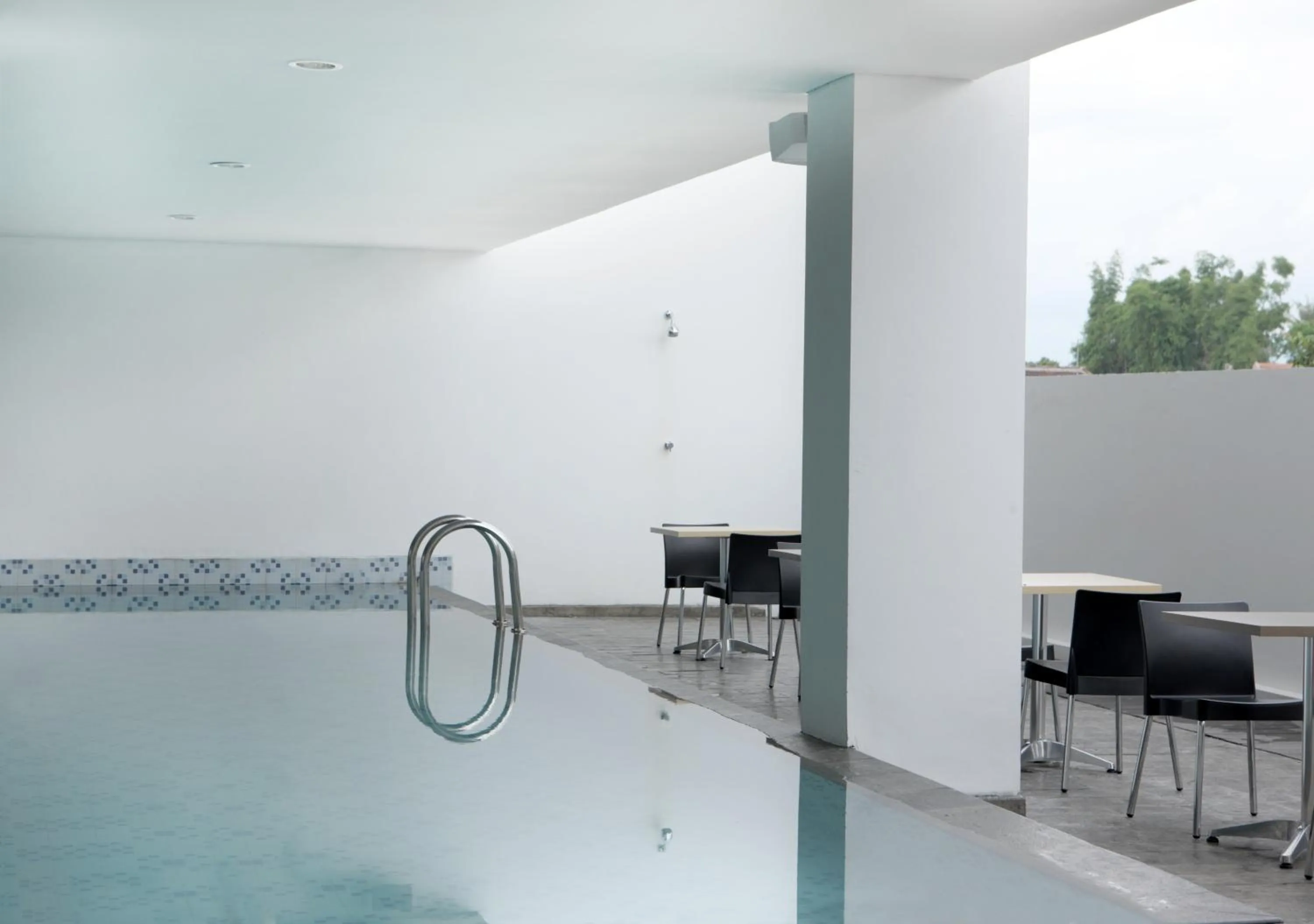 Swimming pool in Amaris Hotel Malang