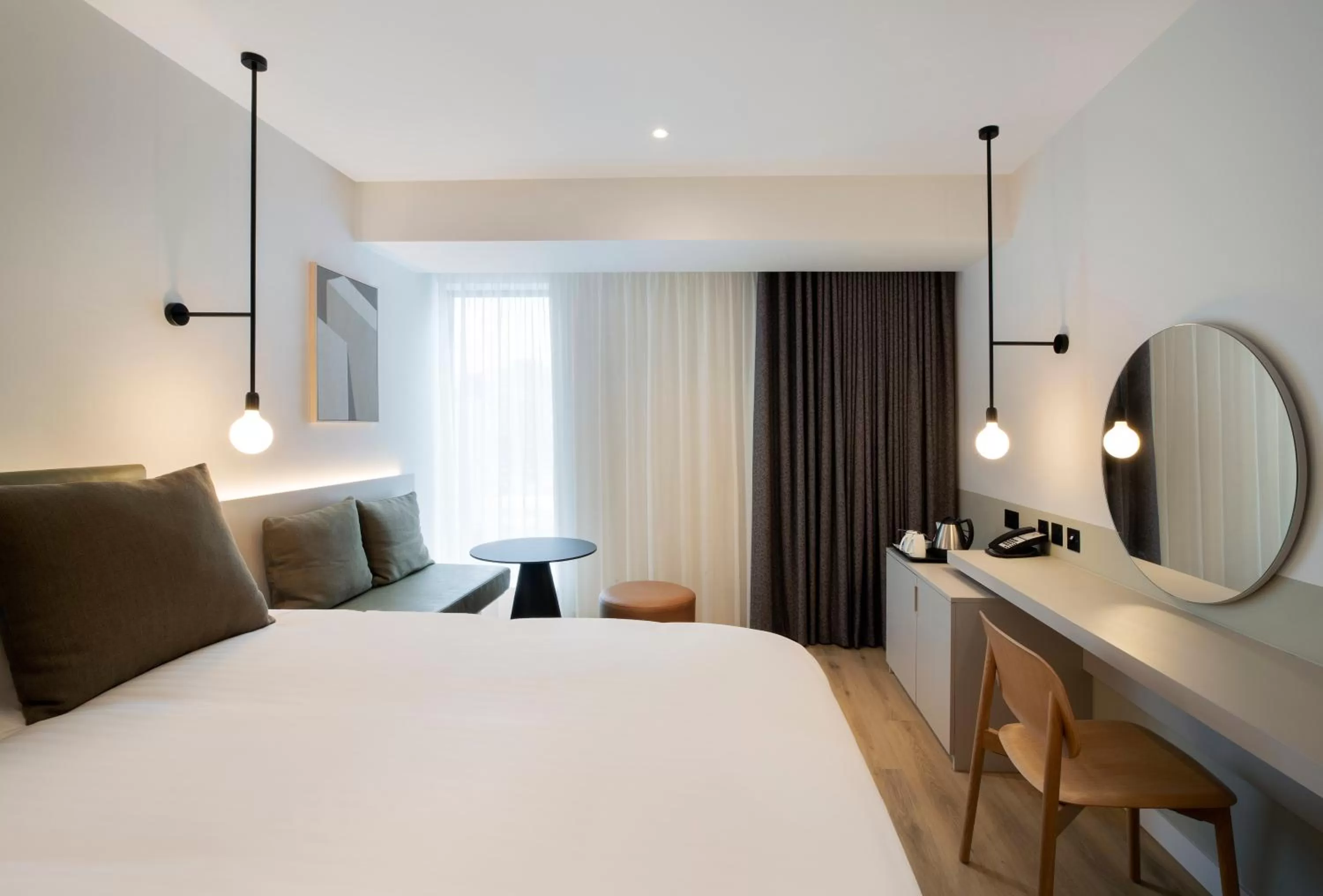 Bedroom, Bed in Leonardo Hotel Manchester Piccadilly