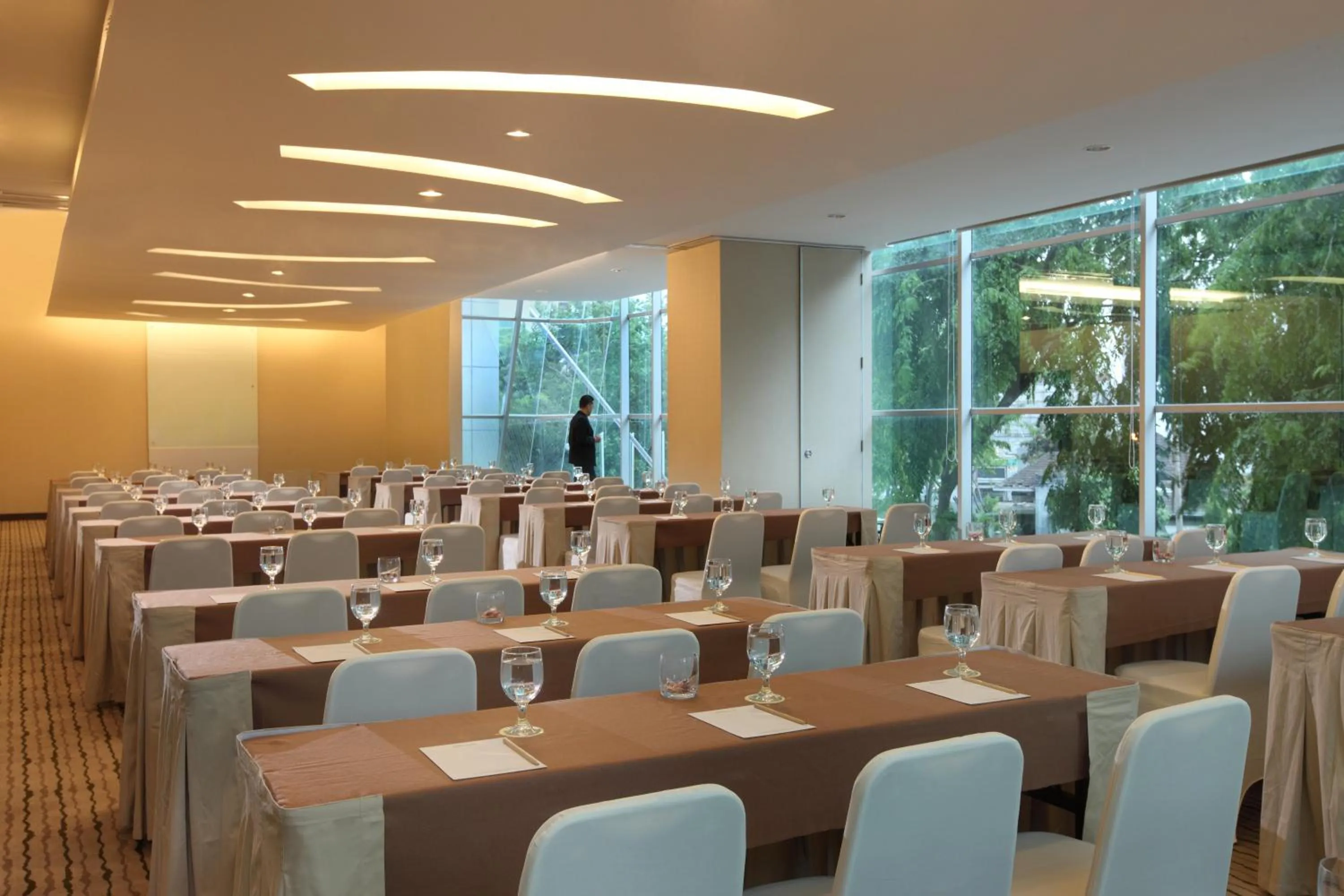 Business facilities in Santika Premiere Dyandra Hotel & Convention - Medan