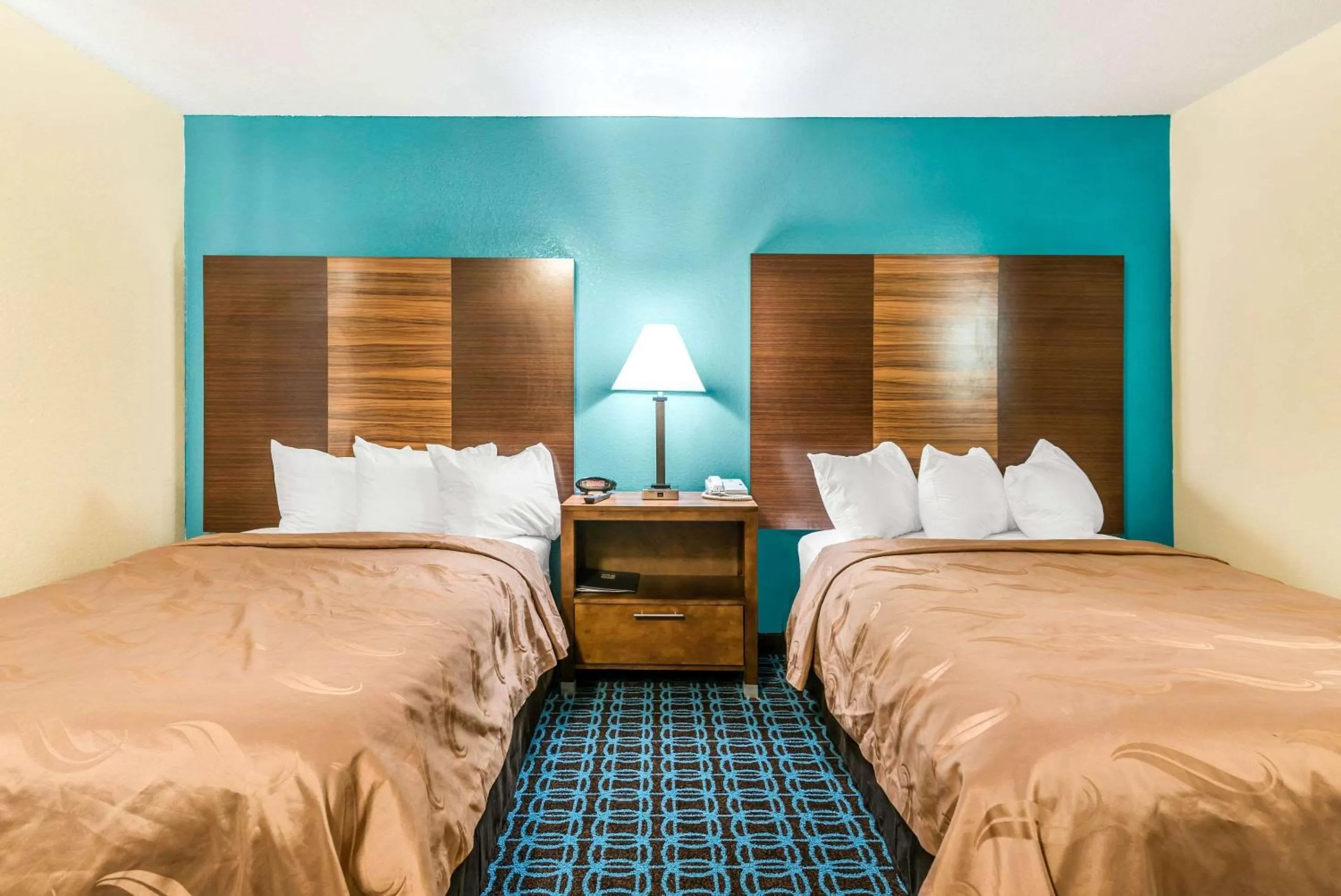 Photo of the whole room, Bed in Quality Inn Loudon-Concord