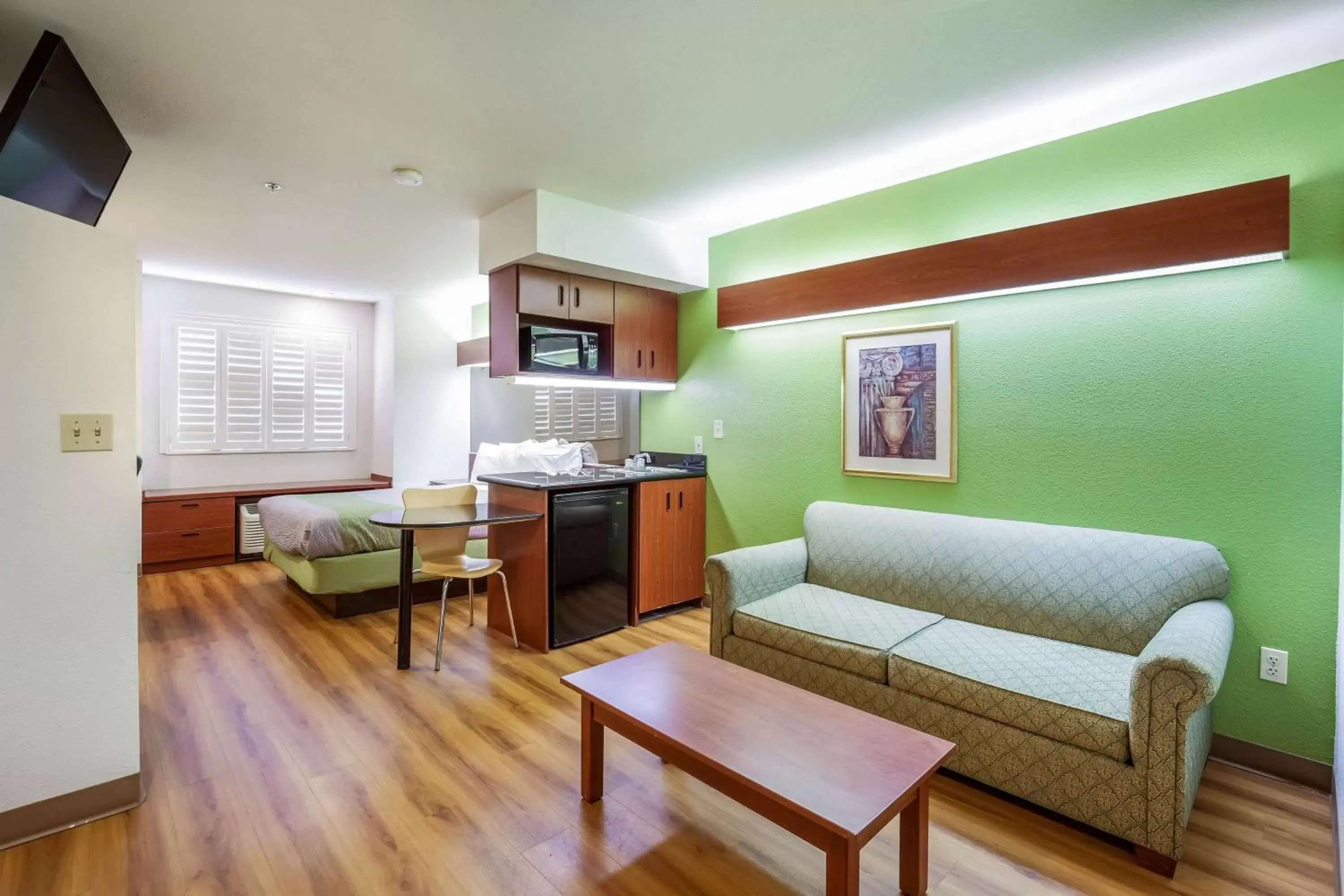 Deluxe Suite - single occupancy - Non-Smoking in Motel 6-Dixon, CA Deluxe Suite - single occupancy - Non-Smoking in Motel 6-Dixon, CA