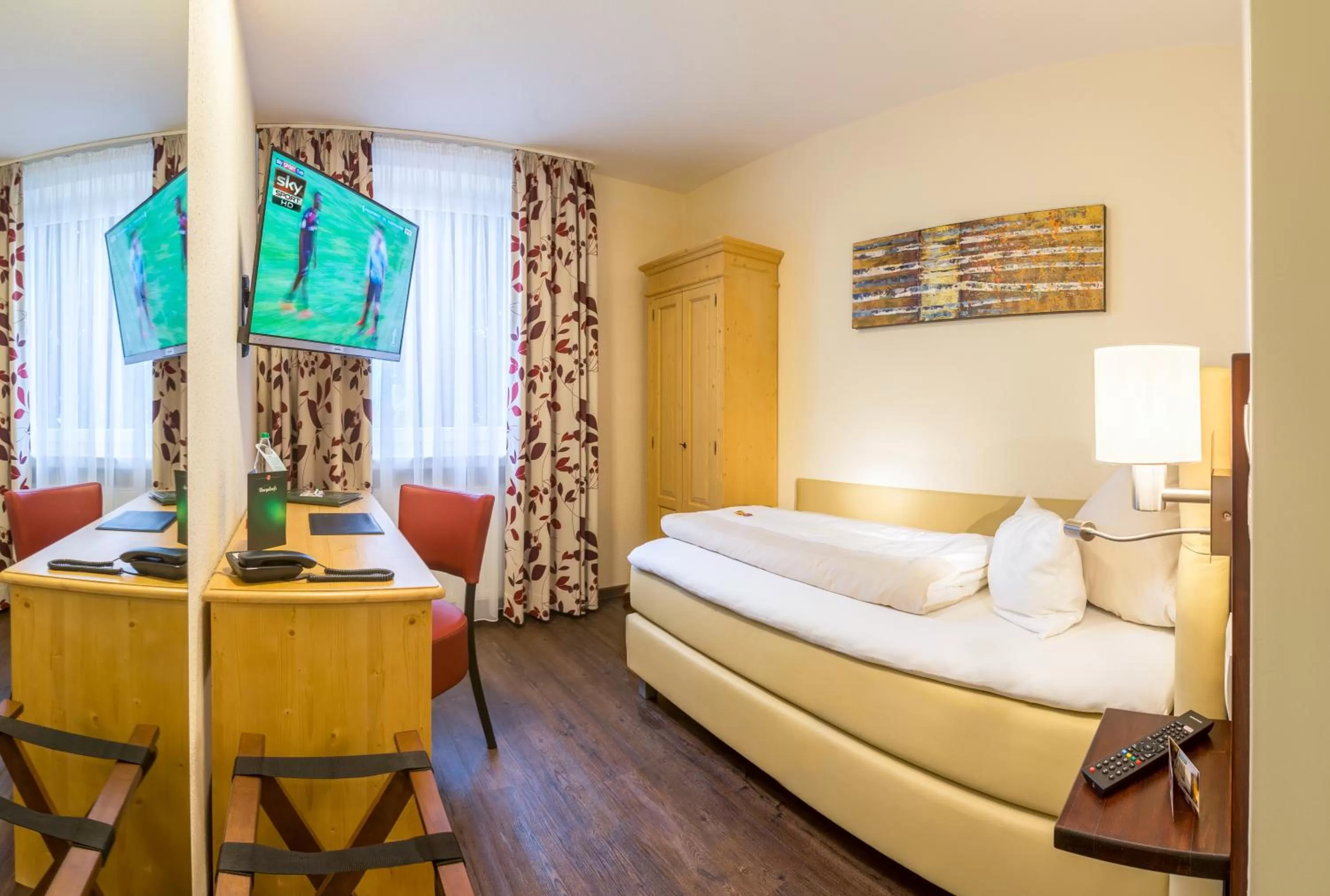 TV and multimedia, Bed in Burgdorfs Hotel & Restaurant