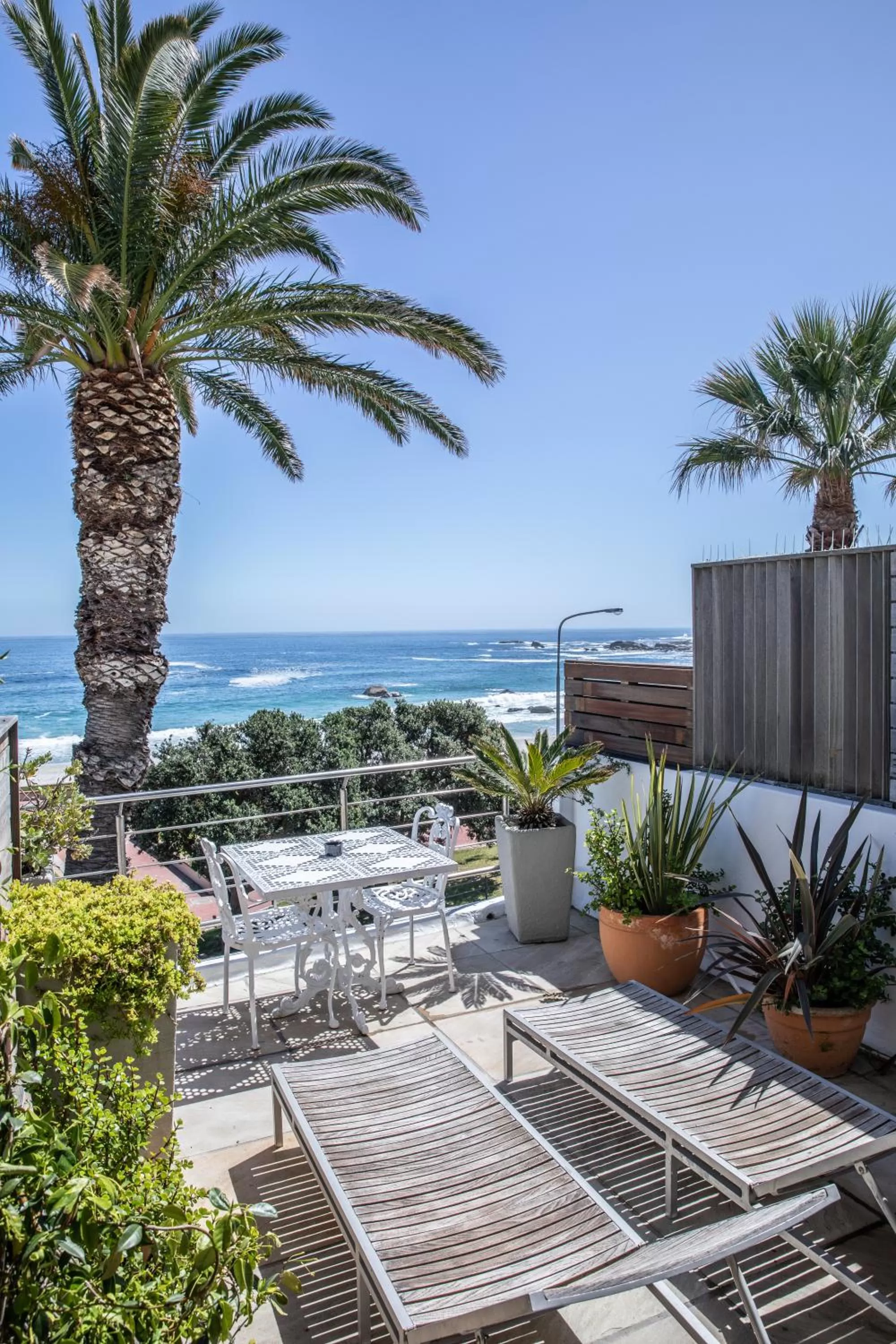 Day in Sea Castle Hotel Camps Bay