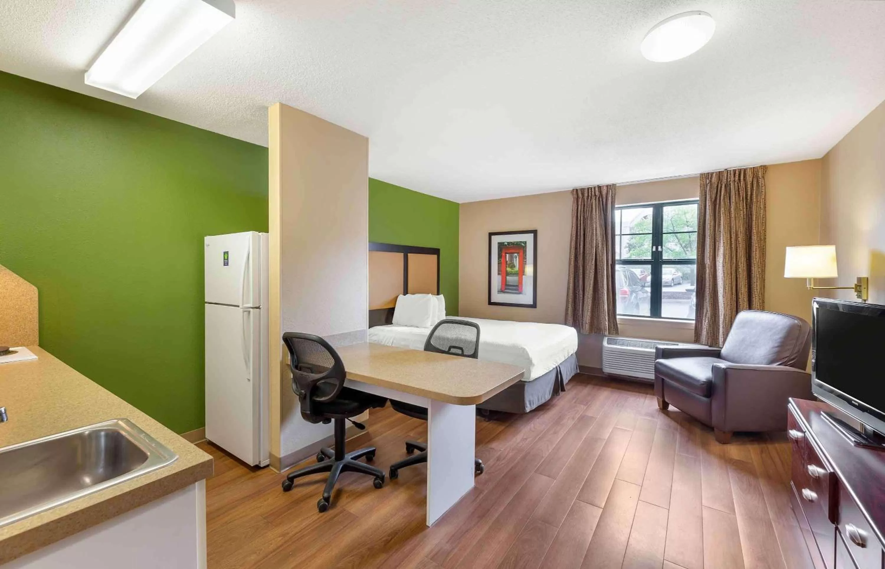 Bedroom, Bed in Extended Stay America Suites - Akron - Copley - East