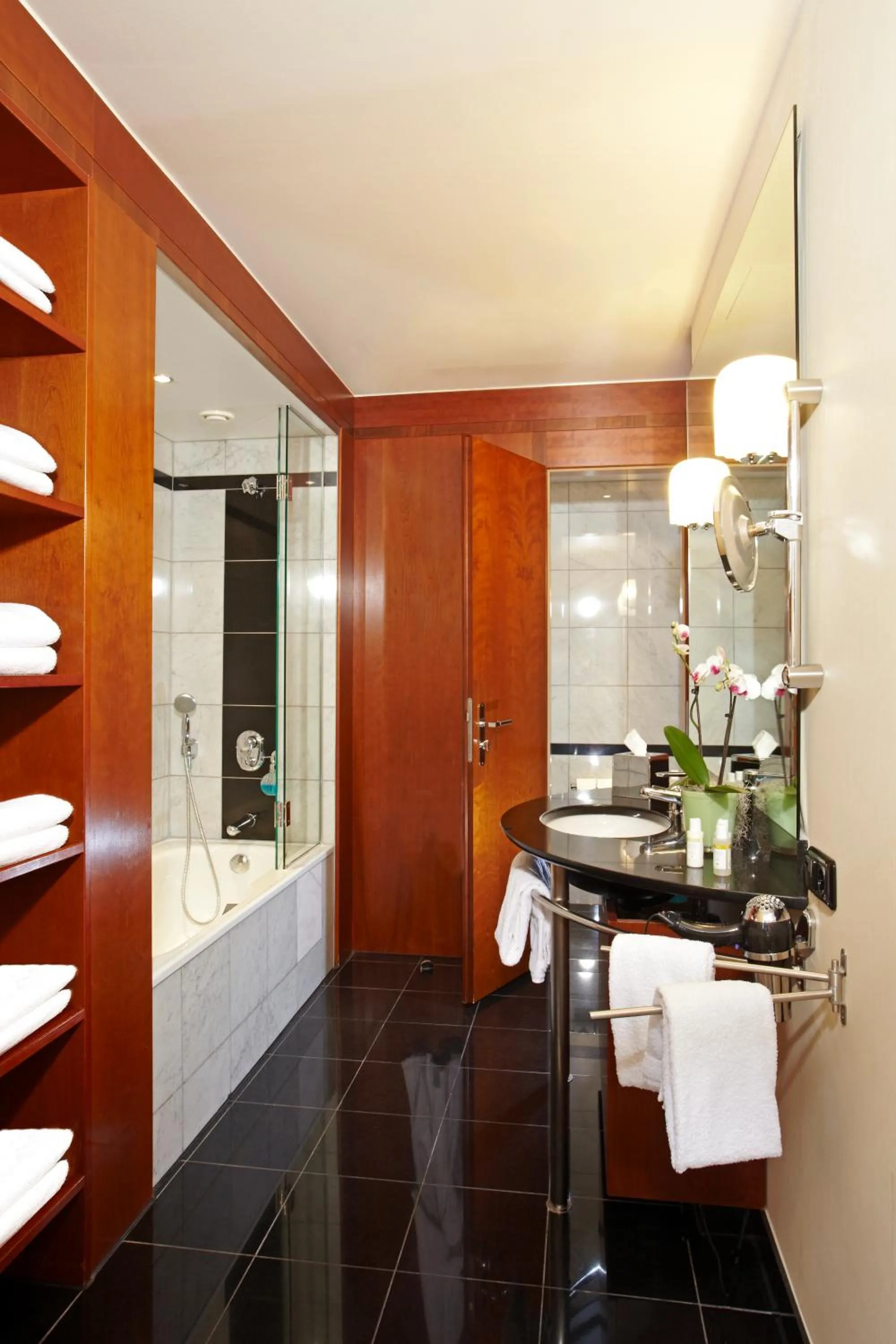 Bathroom in Seaside Park Hotel Leipzig