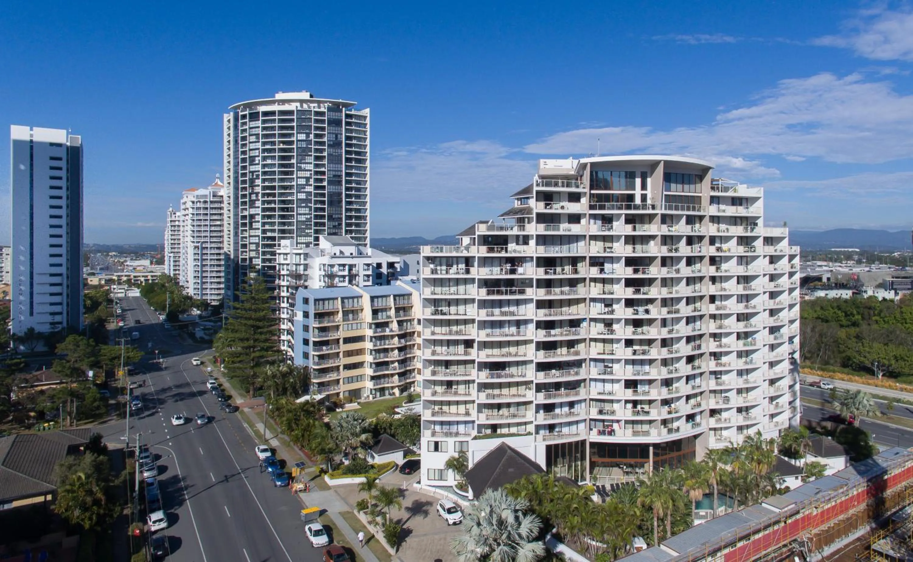 Property building in Broadbeach Savannah Resort