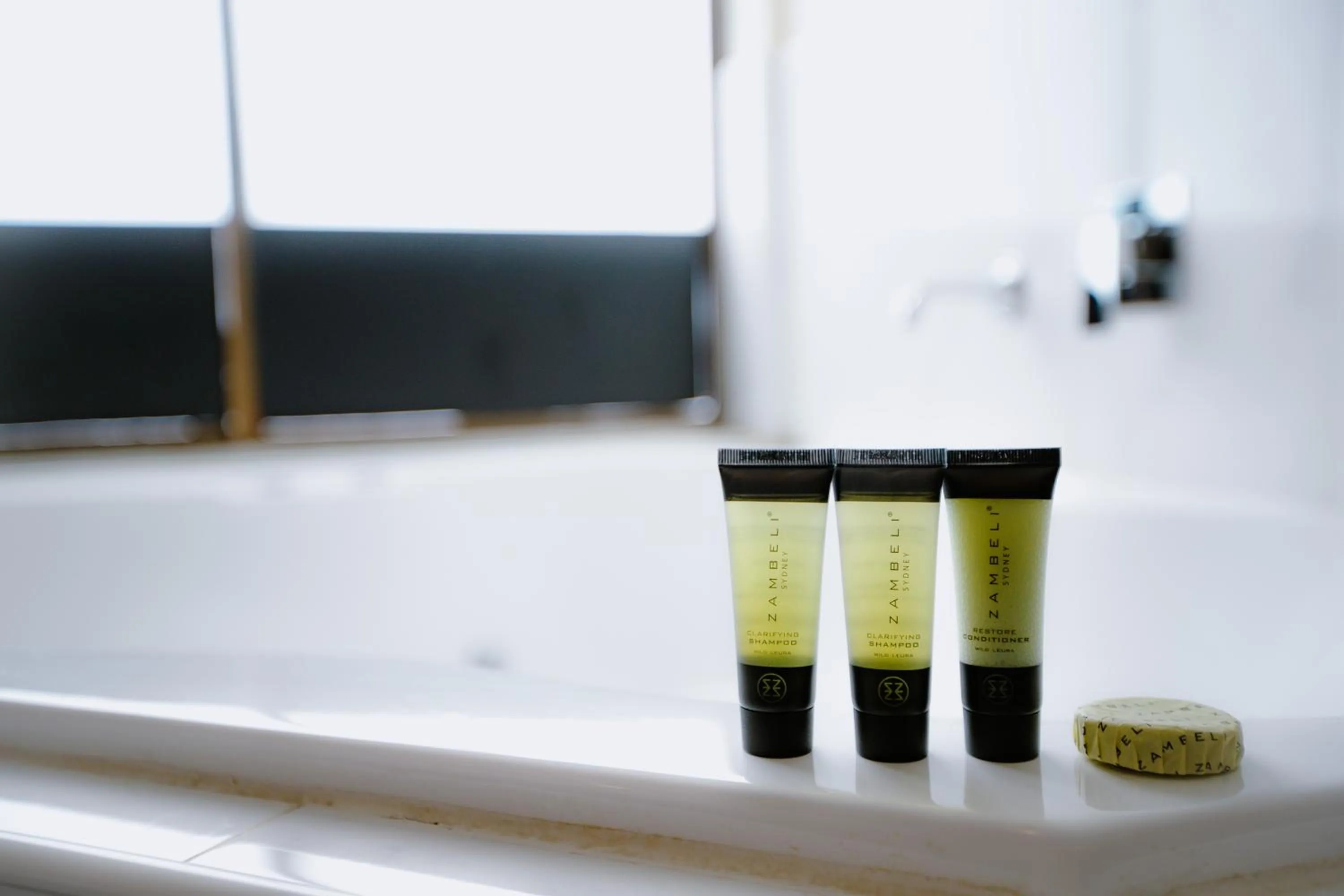 Bathroom in Garden Lodge Sydney Hotel