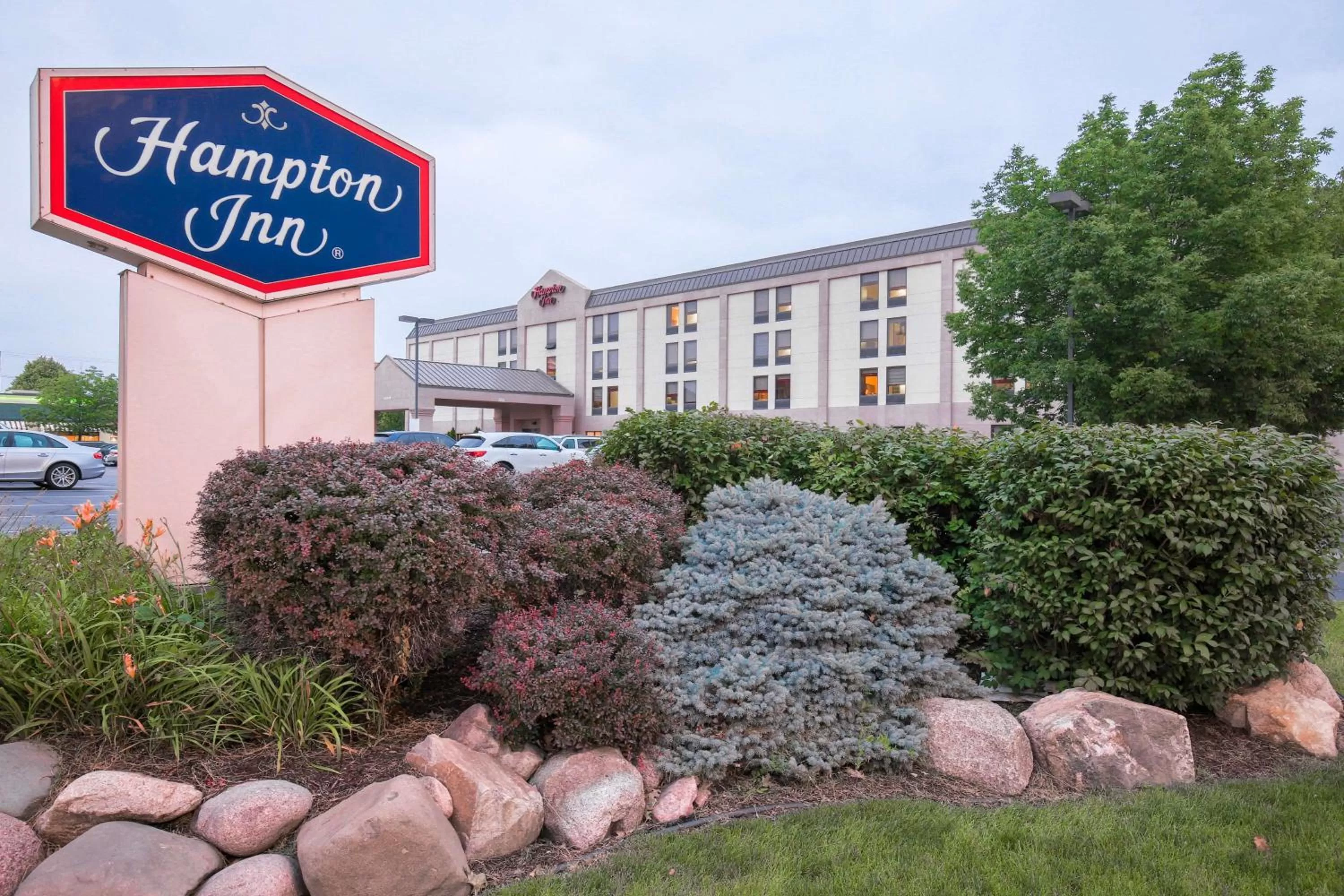 Property building in Hampton Inn Champaign/Urbana