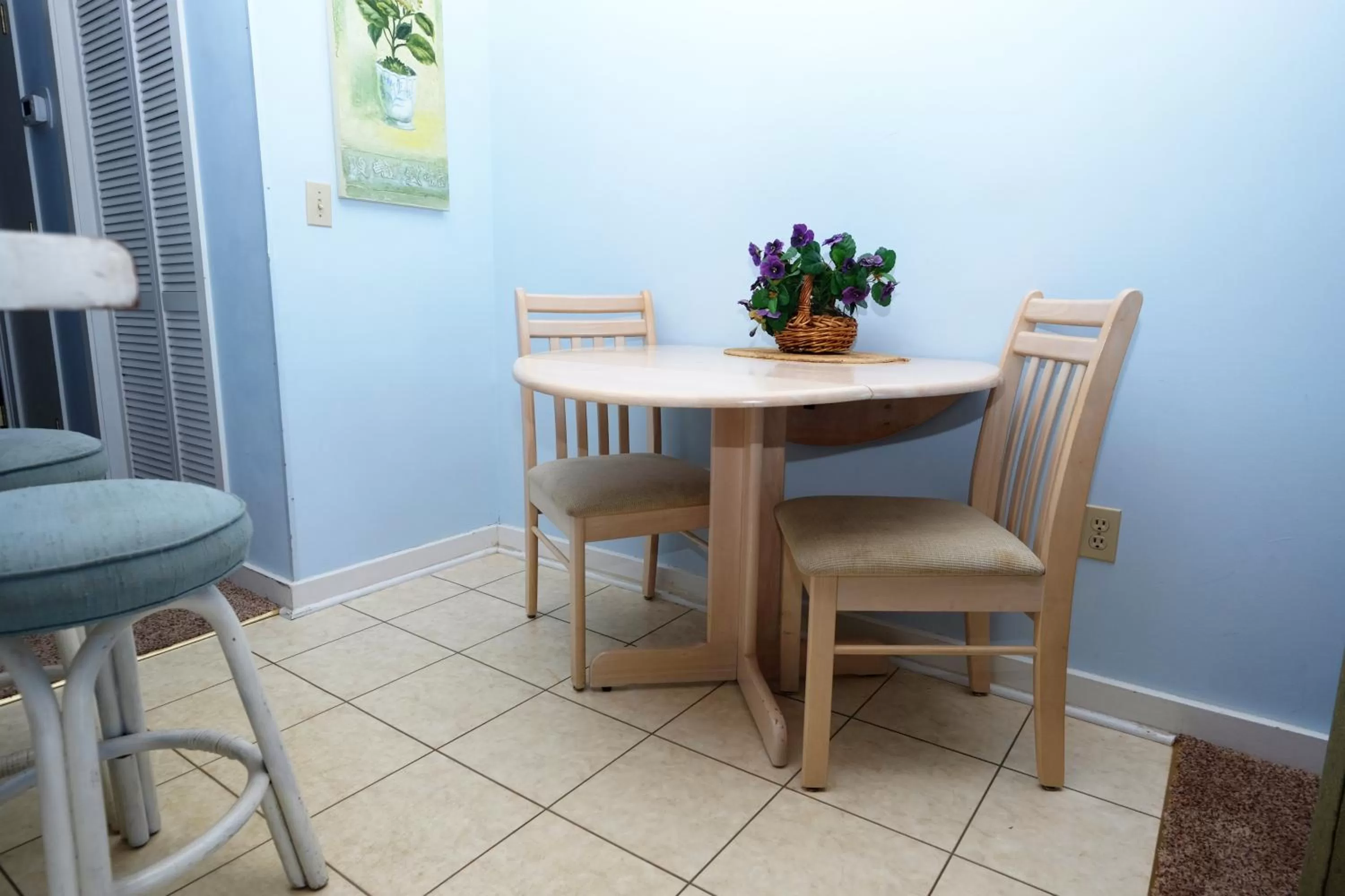 Dining Area in Myrtle Beach Resort by Beach Vacations