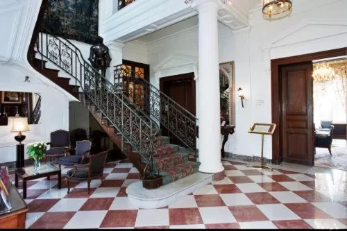 Lobby or reception in Château De La Motte Fenelon