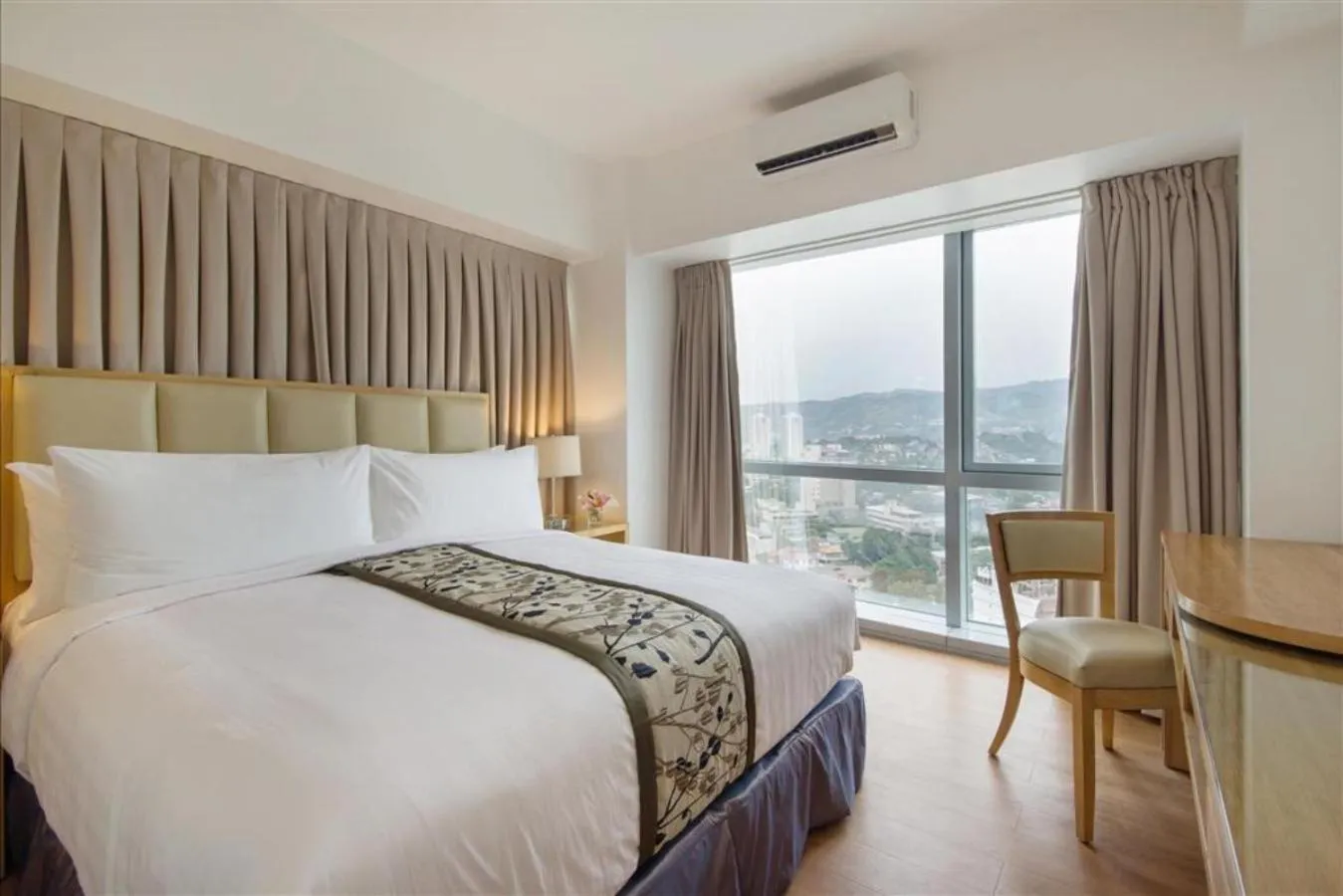City view, Bed in Quest Serviced Residences