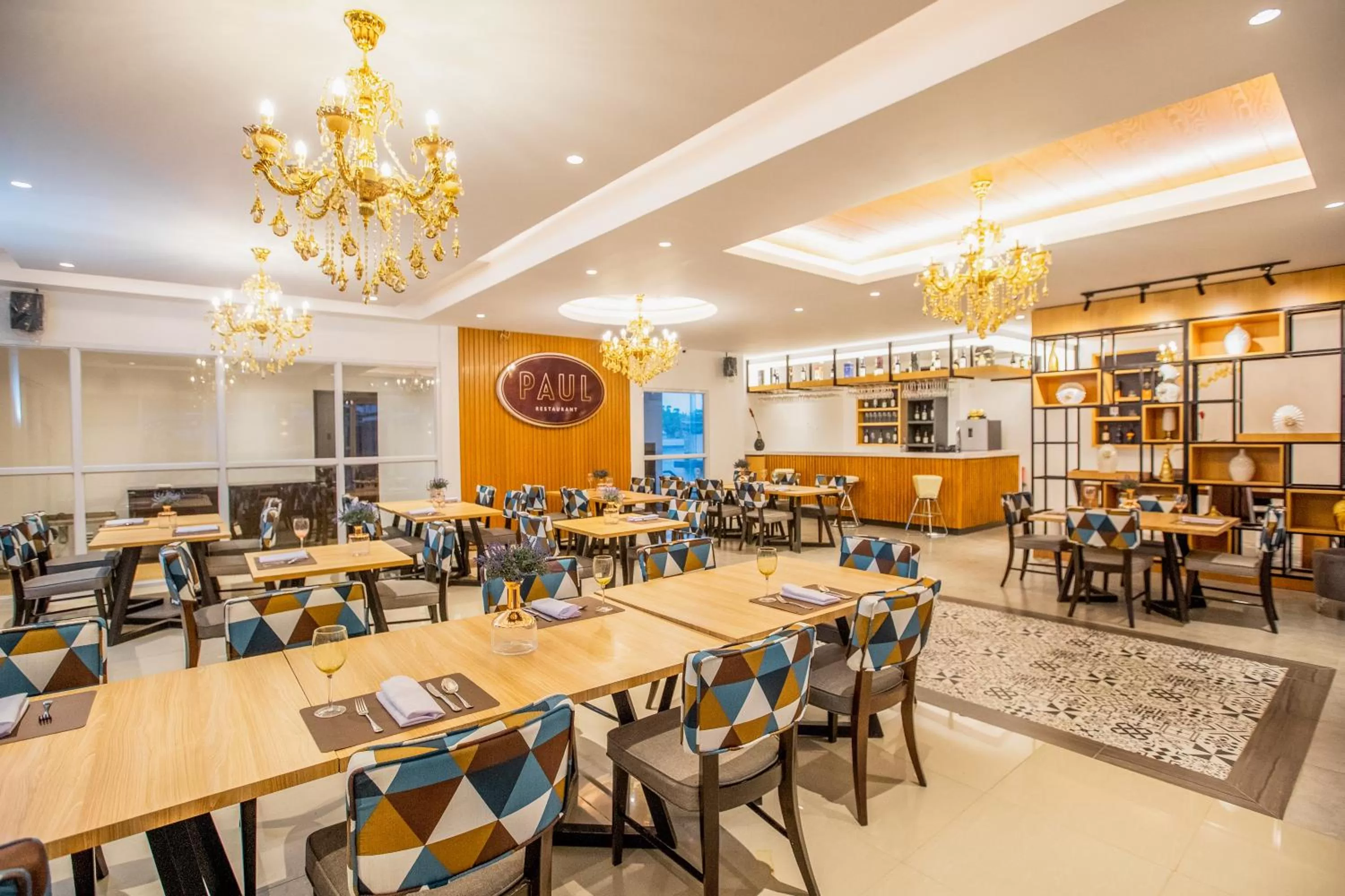 Restaurant/places to eat in Solano Hotel