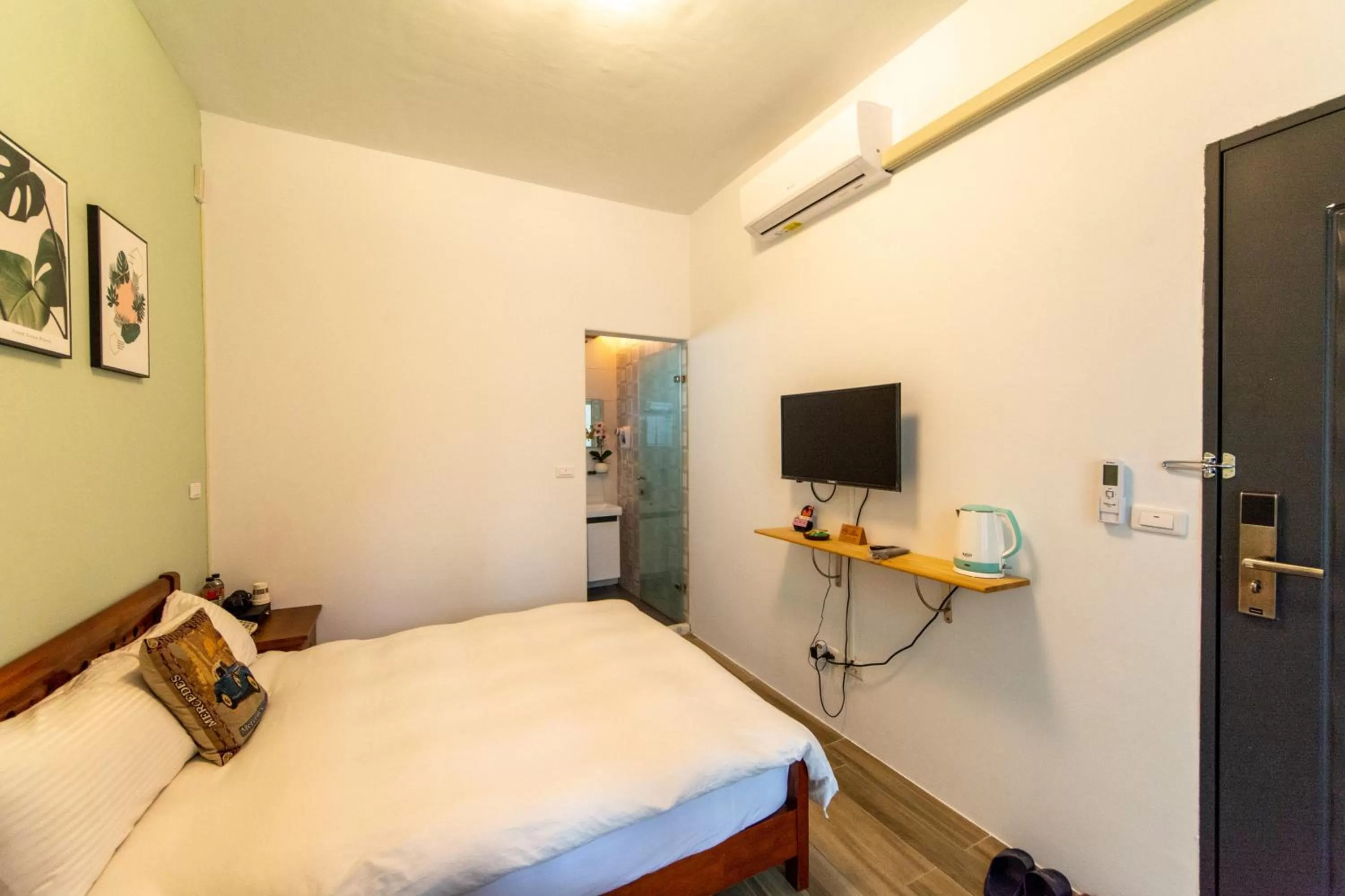 Decorative detail, Bed in Jinguann B&B