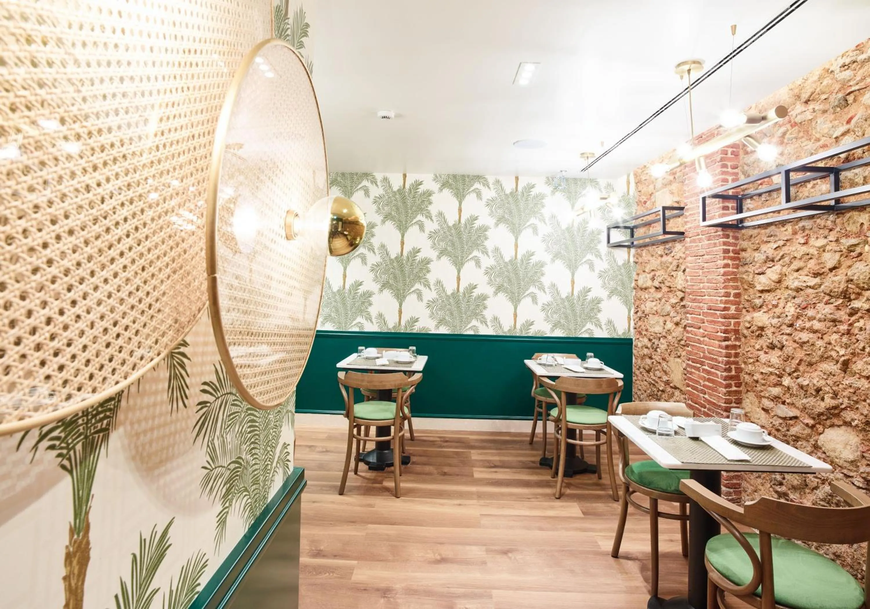 Restaurant/places to eat in Hotel Florescente