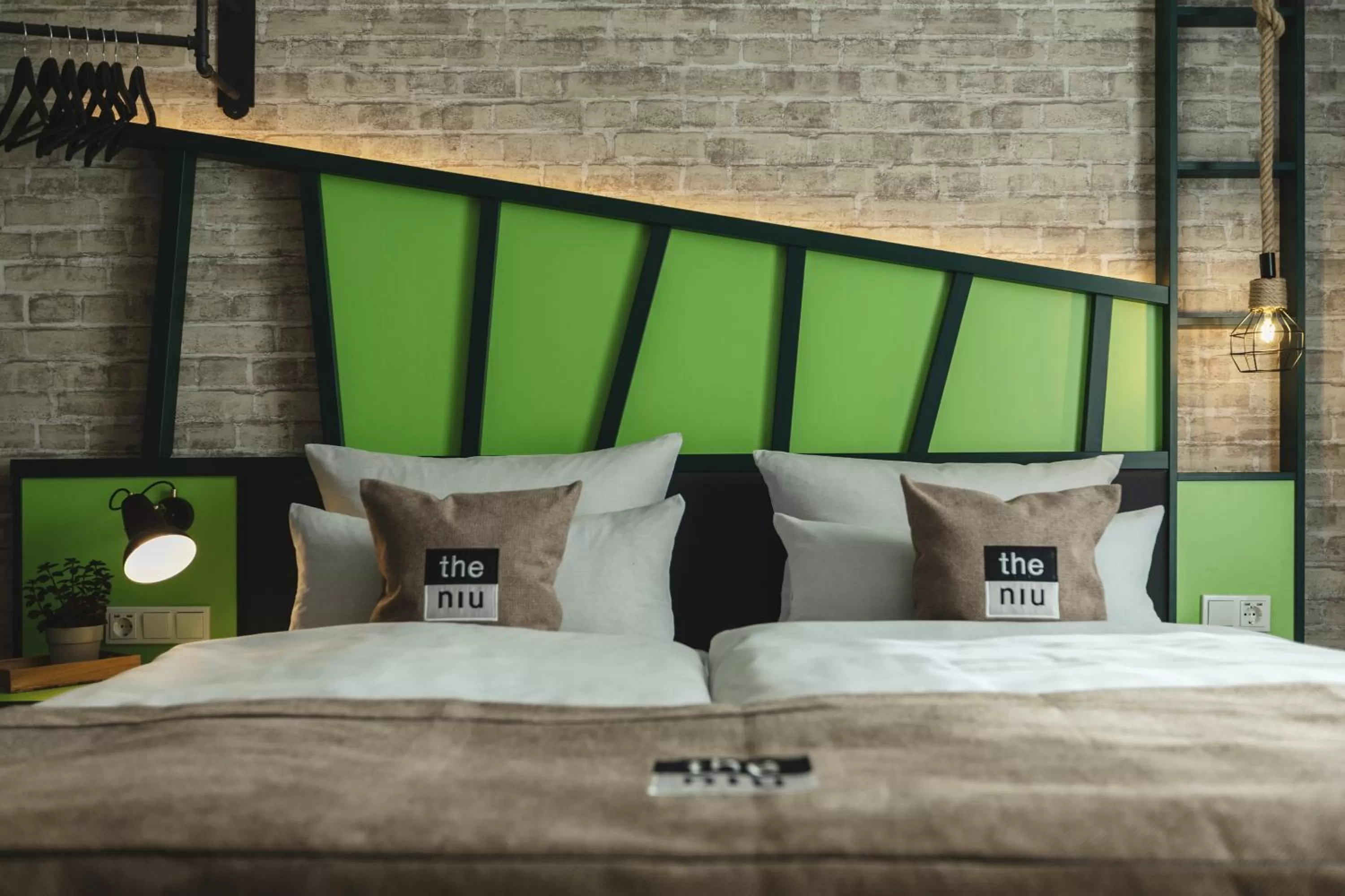 Shower, Bed in Holiday Inn - the niu, Hop Forchheim by IHG