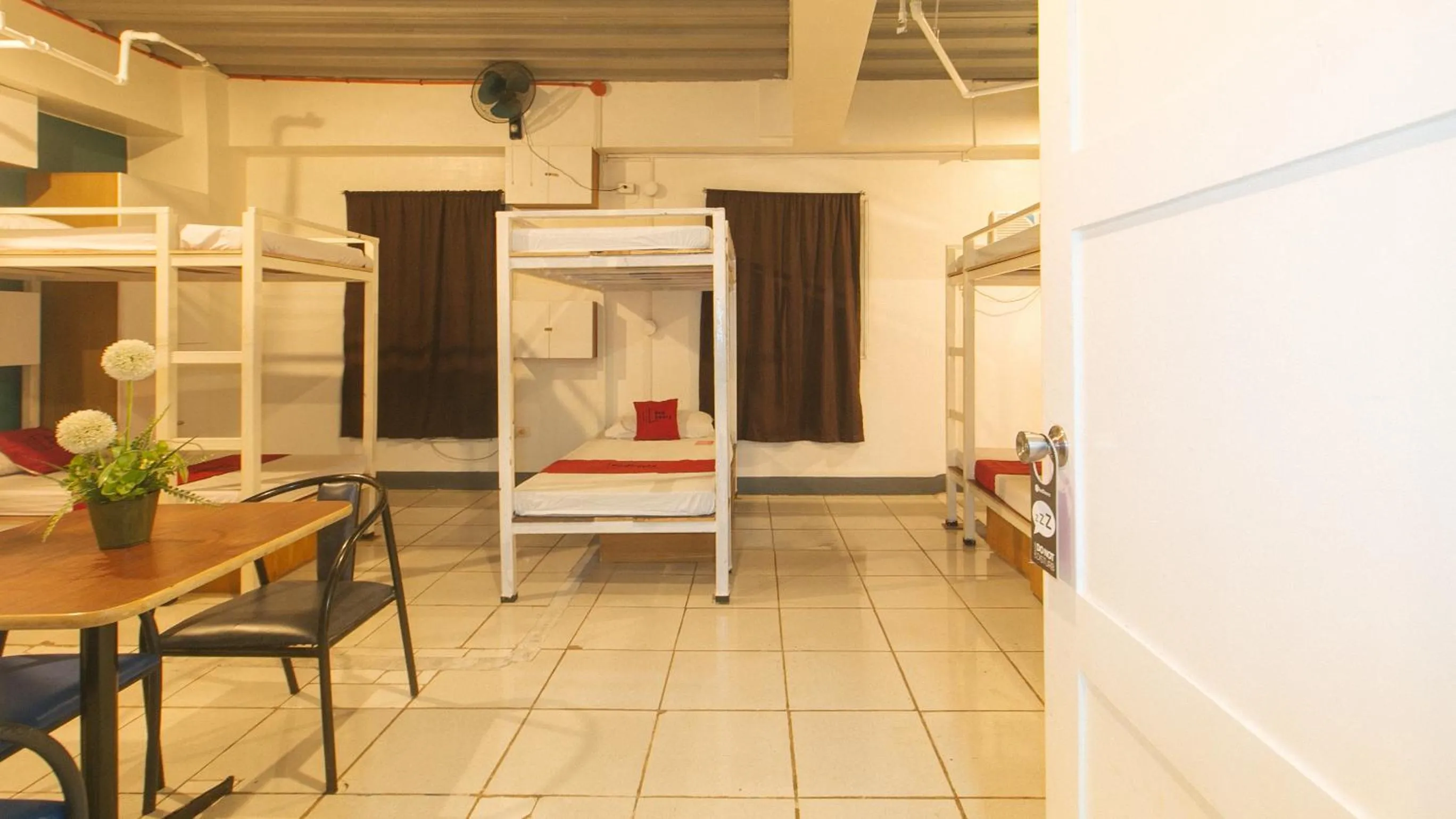 Bed in RedDoorz at Crowne One Condo