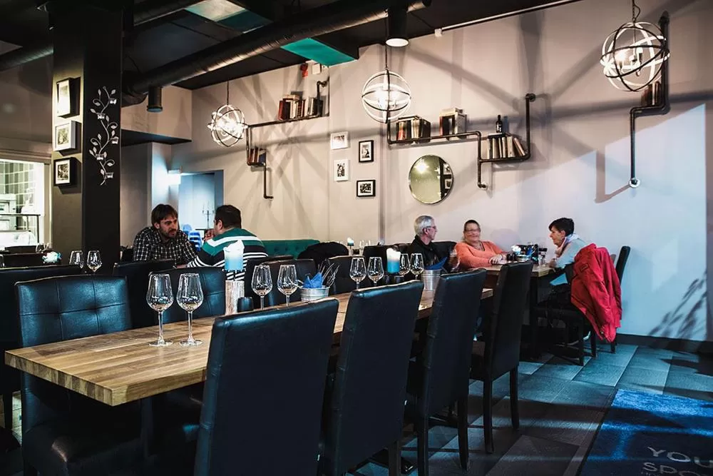 Restaurant/places to eat in Spoton Hotel