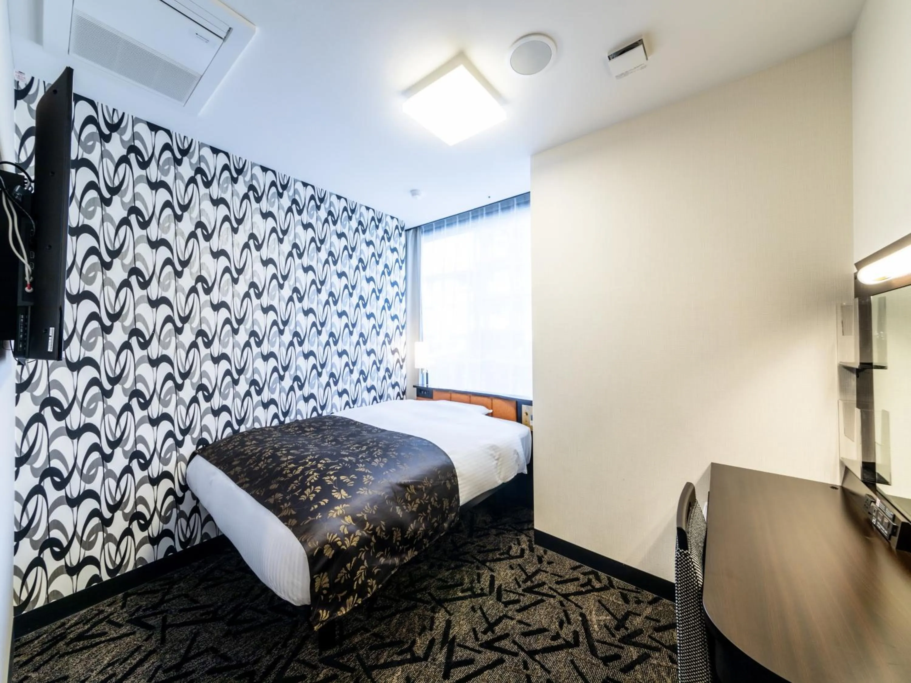 Photo of the whole room, Bed in APA Hotel Kyoto Gion Excellent