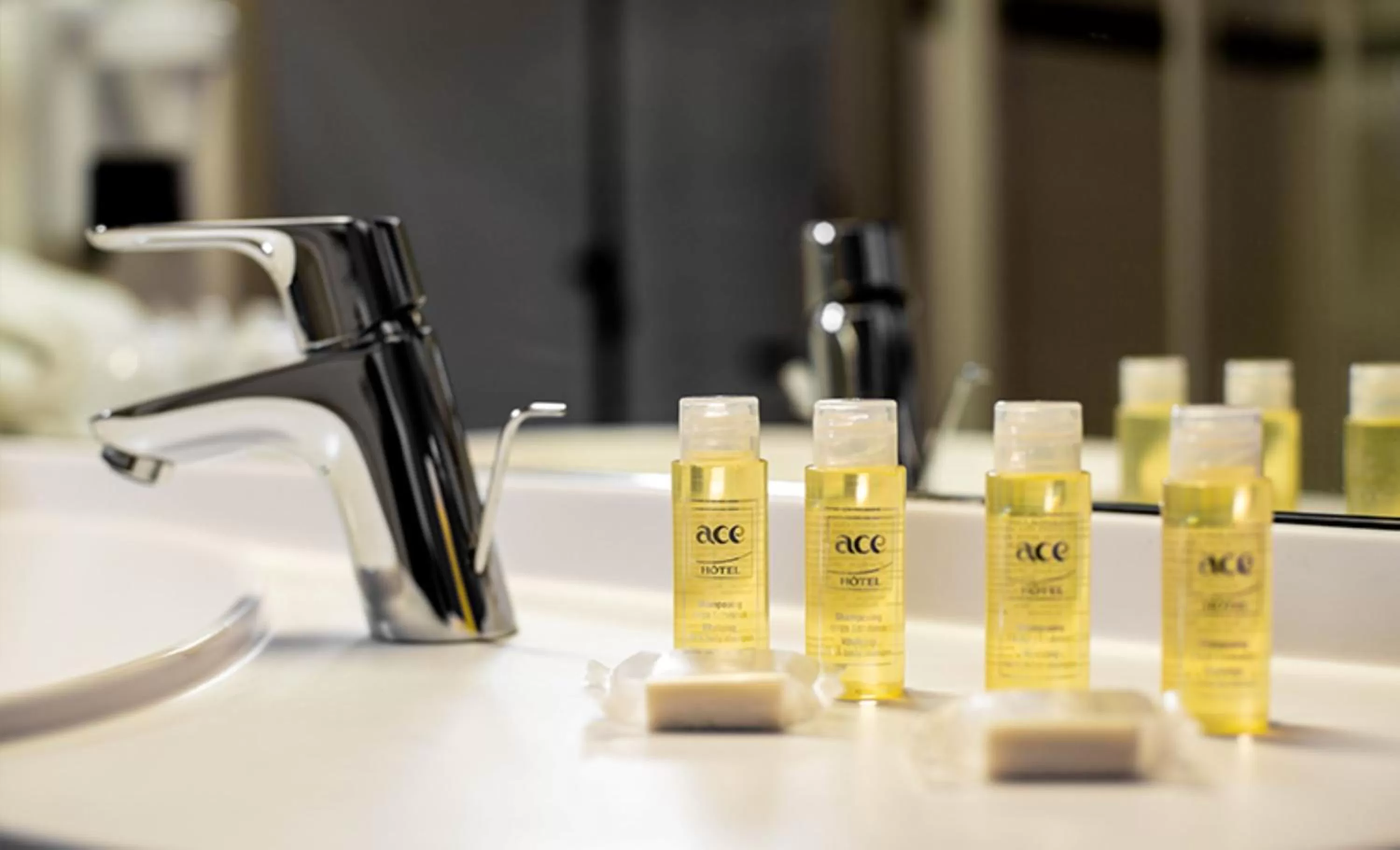Bathroom in ACE Hôtel Bordeaux Carbon Blanc
