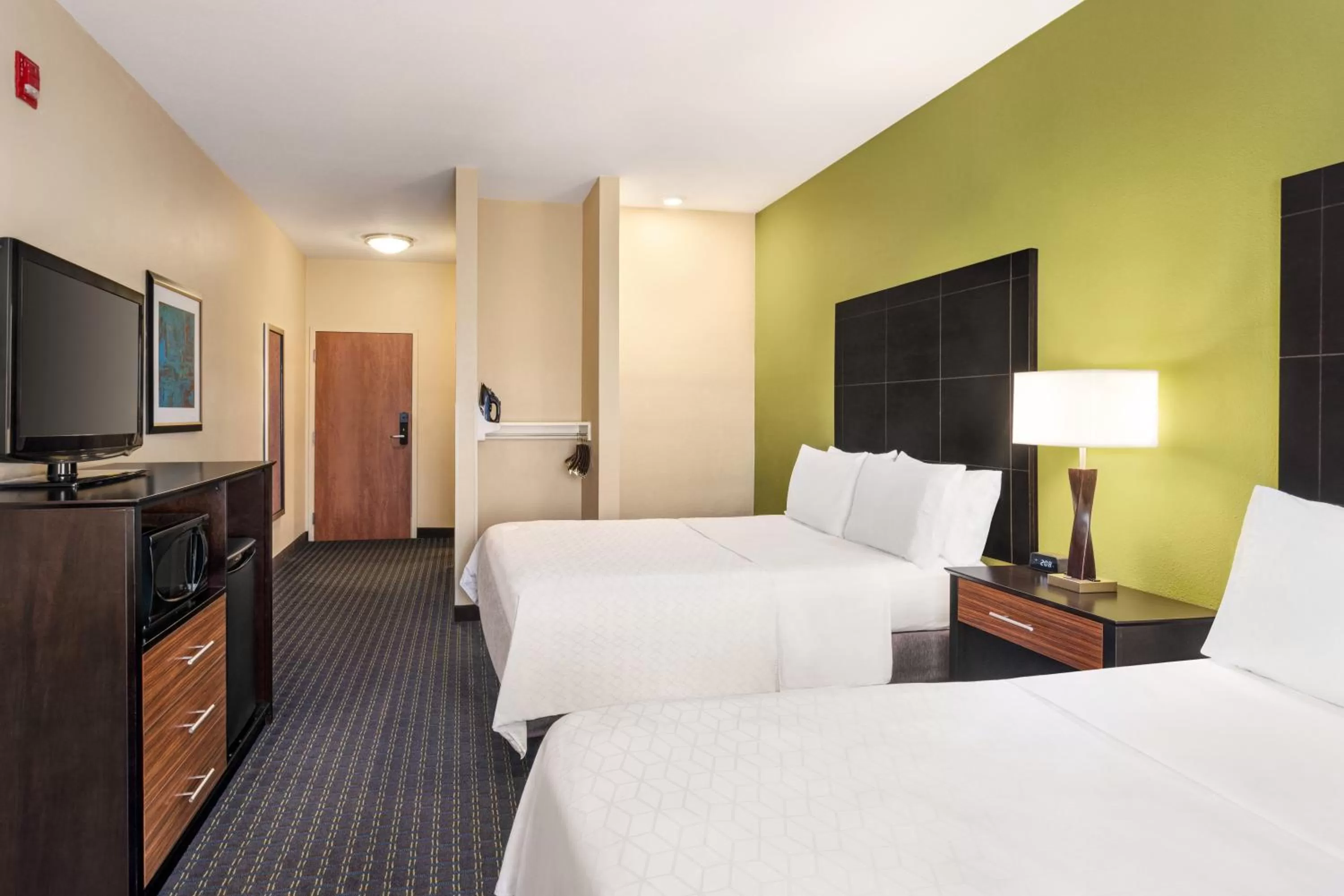 Photo of the whole room, Bed in Holiday Inn Express Hotel & Suites Edmond by IHG
