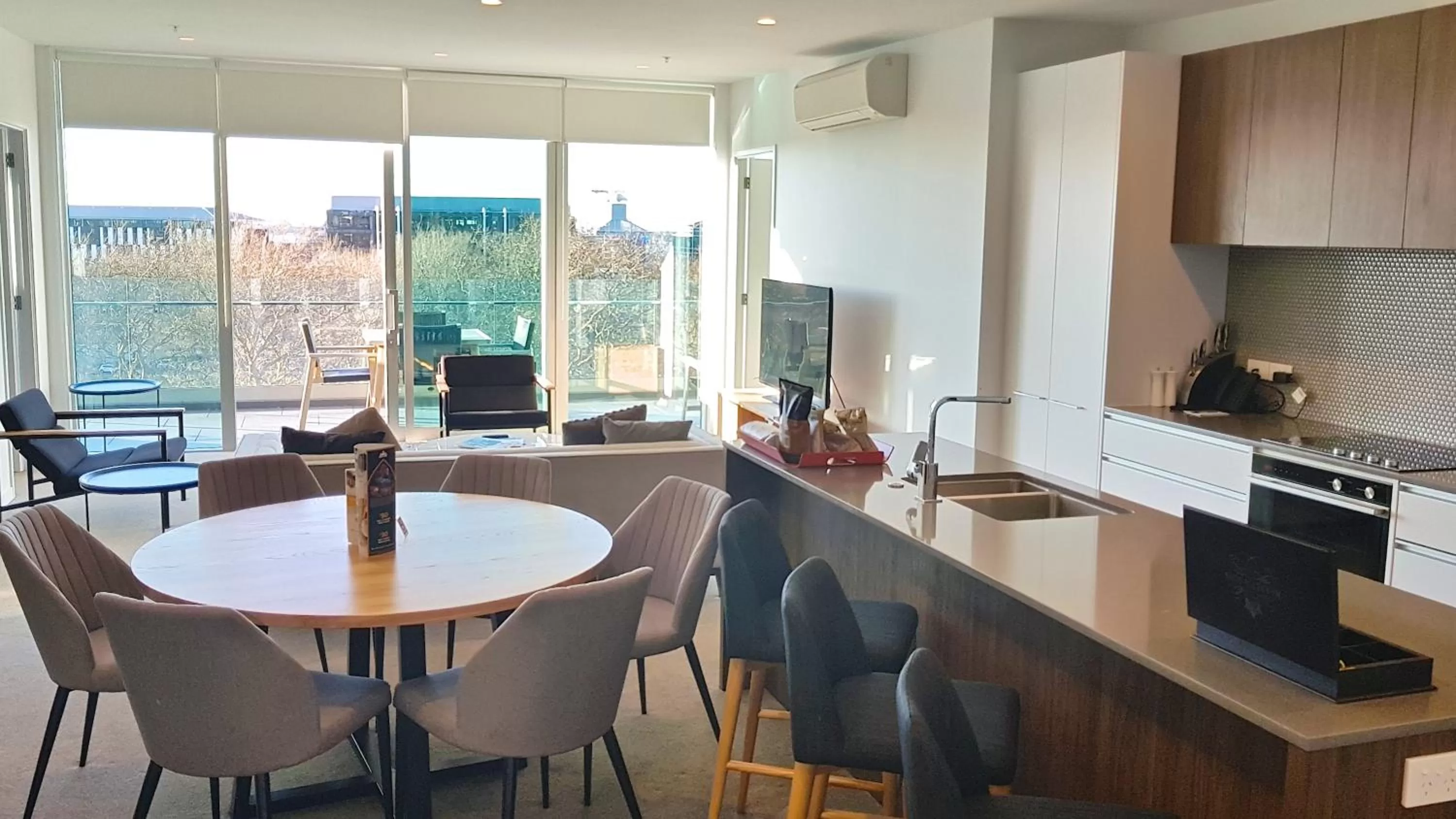 Kitchen or kitchenette in Swiss-Belsuites Victoria Park Auckland