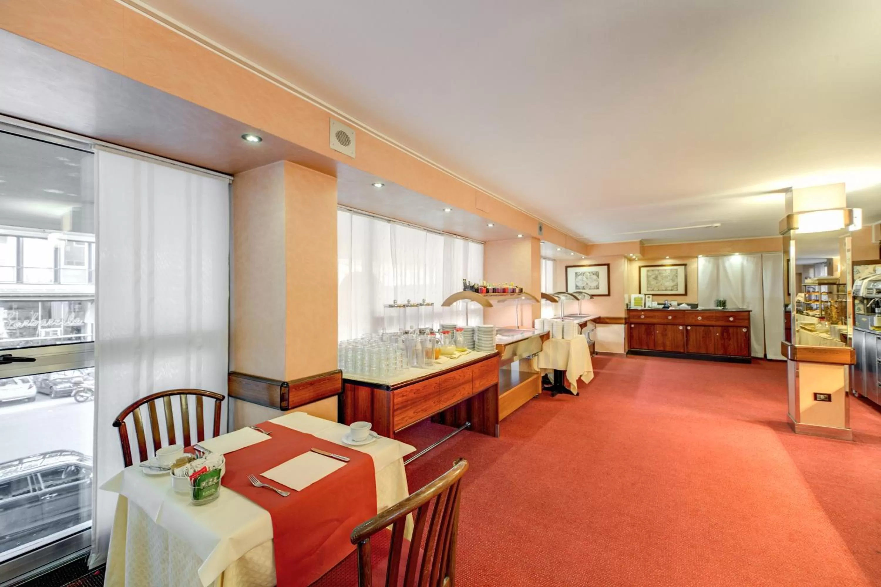 Restaurant/places to eat in Hotel Galileo