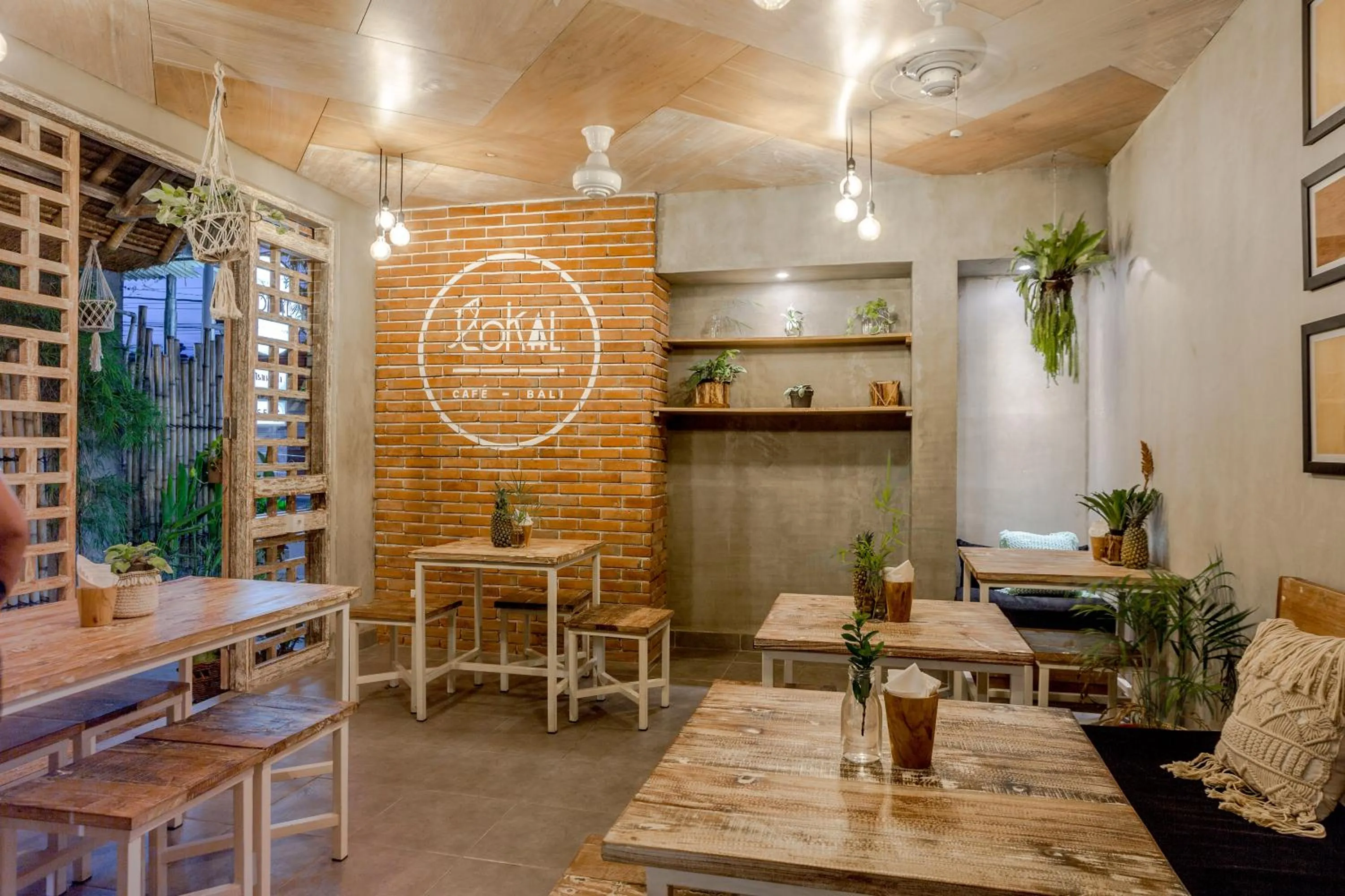 Restaurant/places to eat in Lokal Bali Hostel