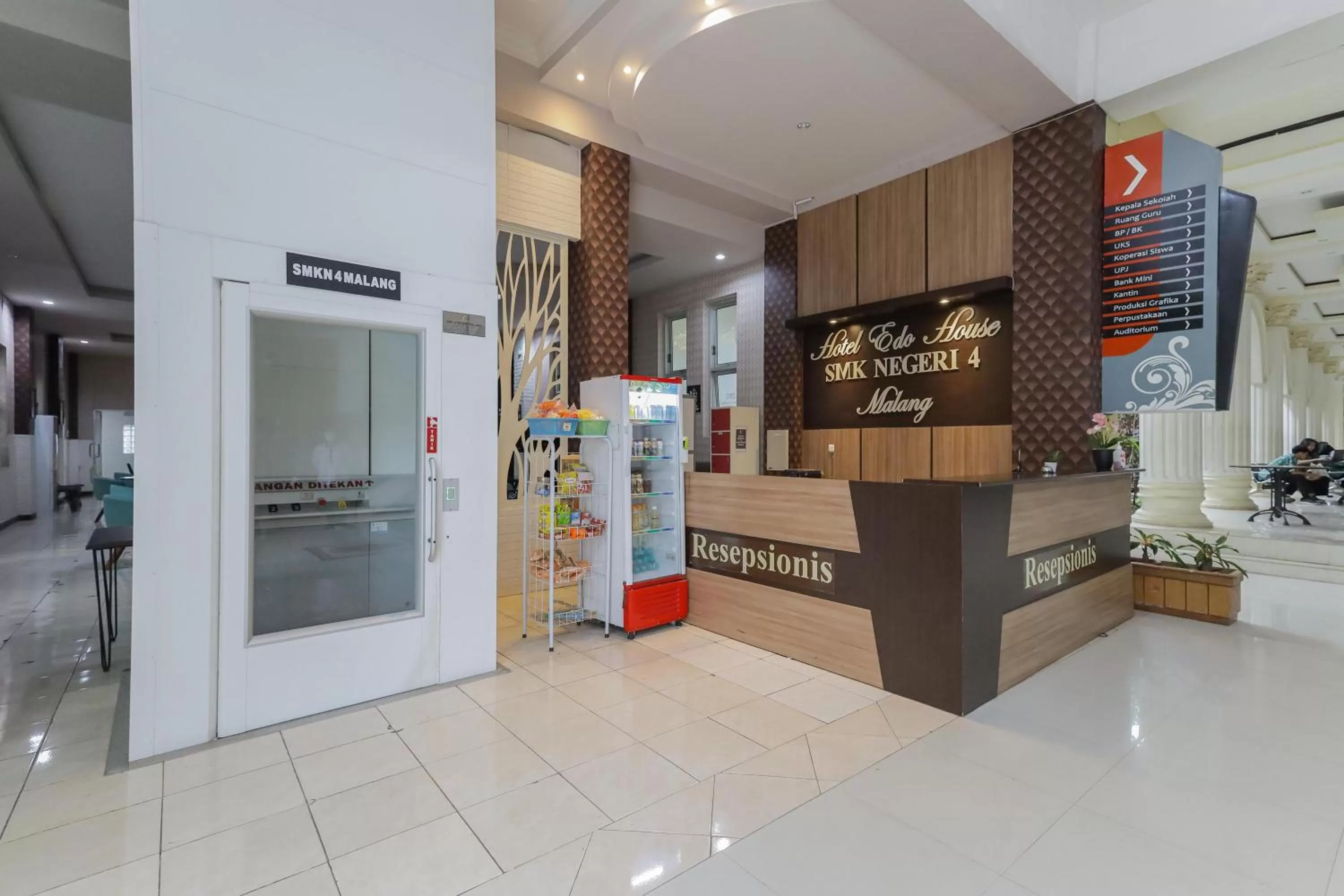 Lobby or reception in RedDoorz Syariah @ Klojen Malang