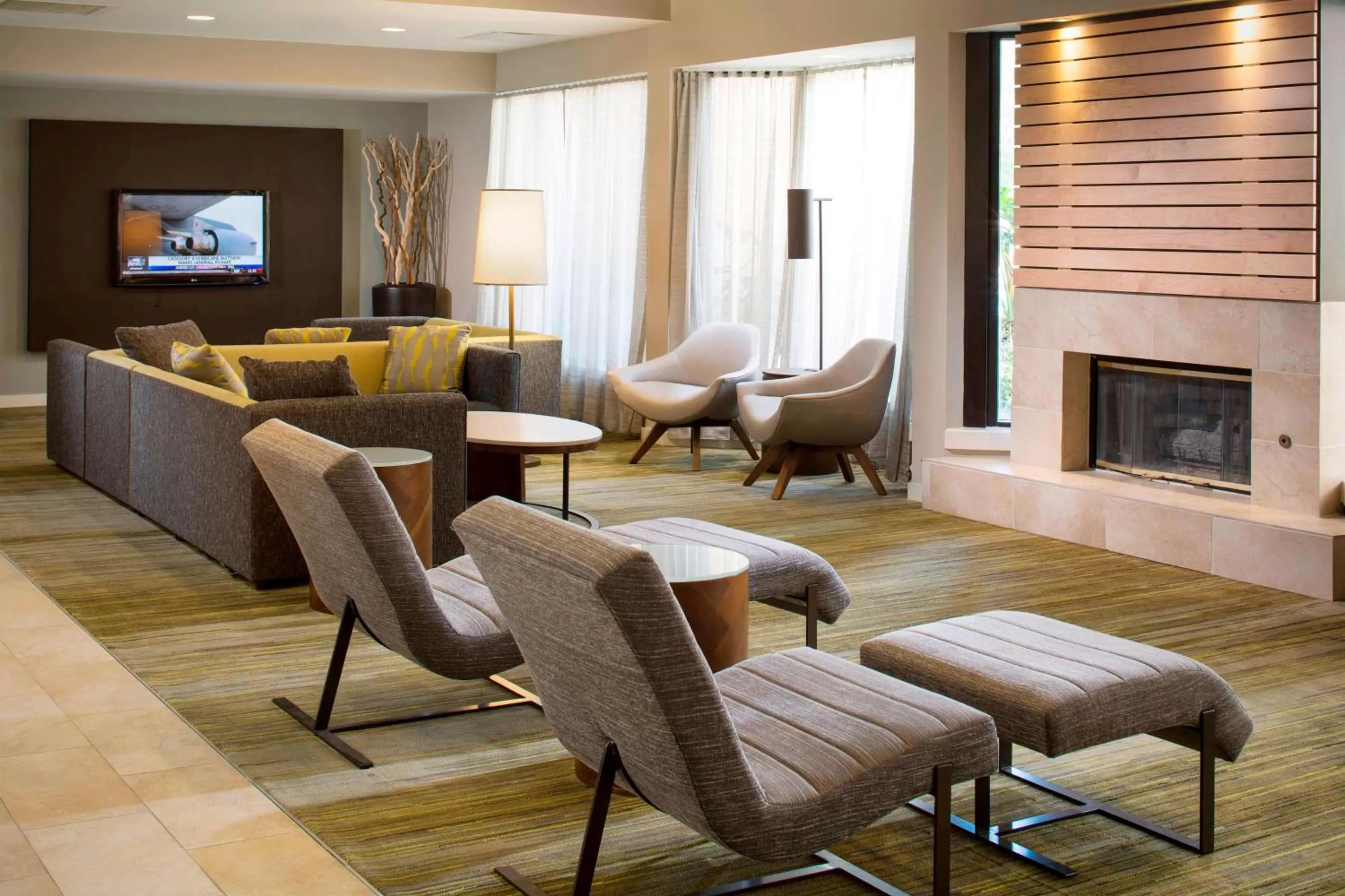 Lobby or reception in Sonesta Select Boca Raton Town Center