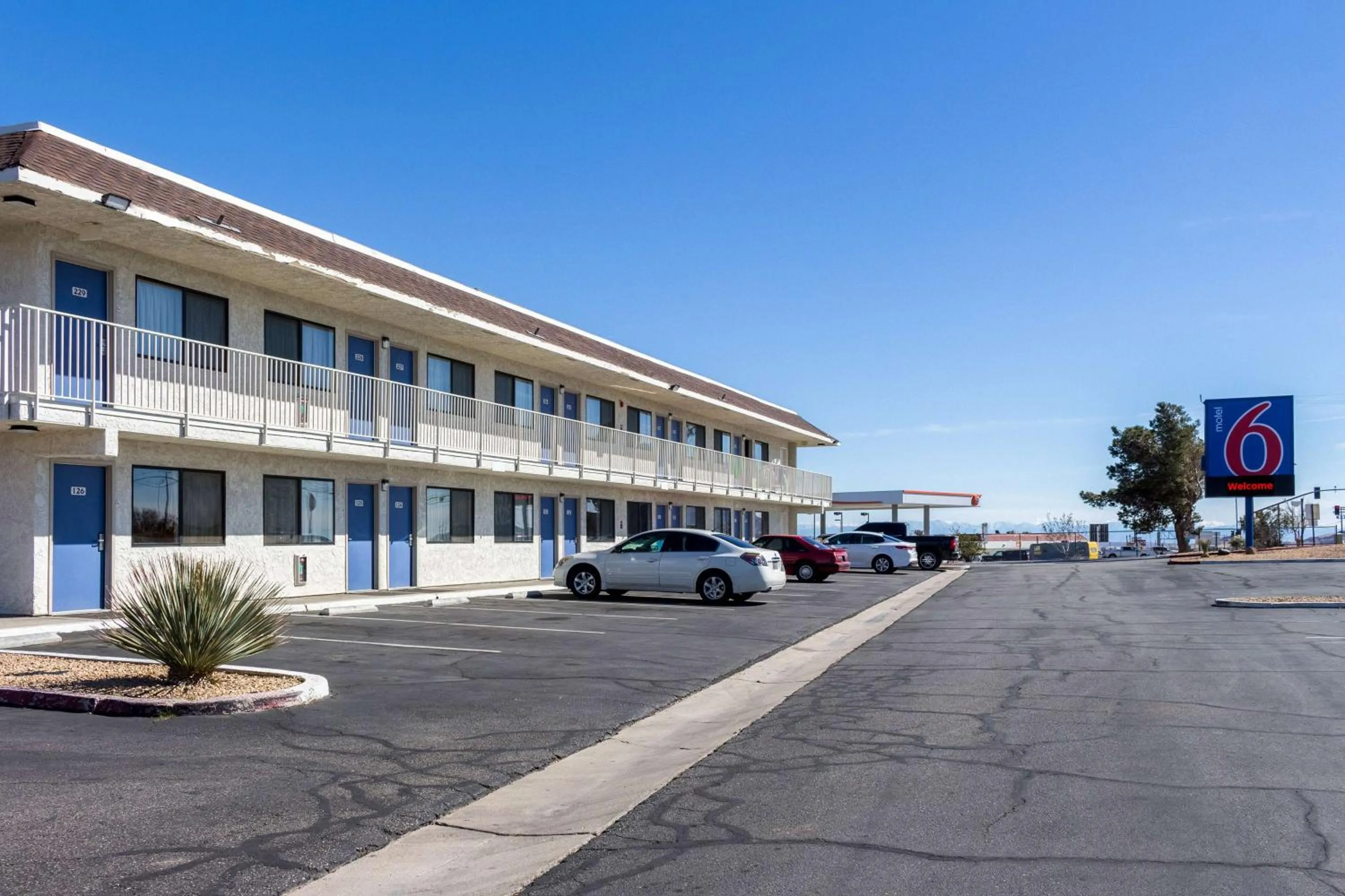 Property building in Motel 6-Mojave, CA