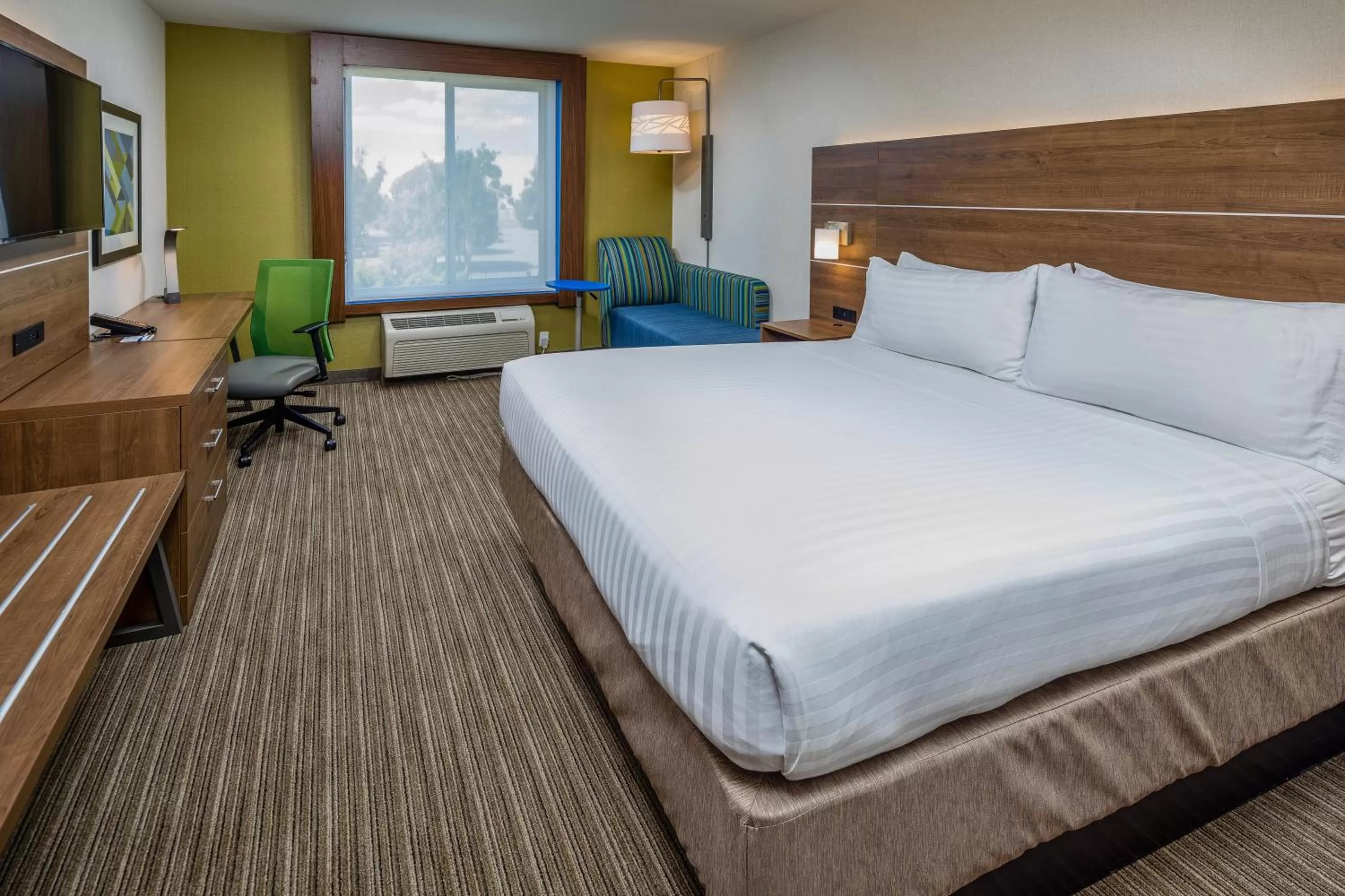 Photo of the whole room, Bed in Holiday Inn Express Hotel & Suites Modesto-Salida by IHG