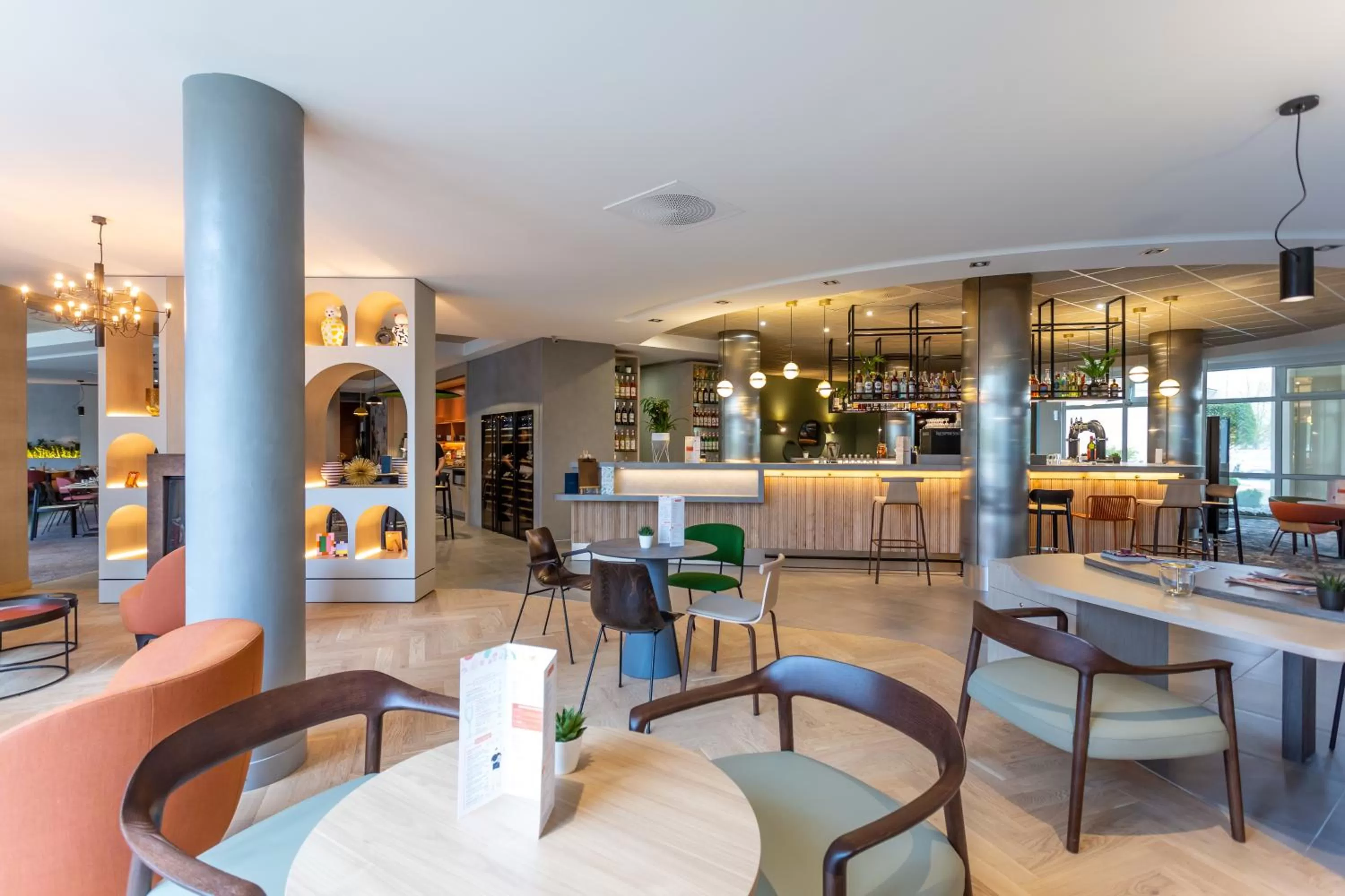 Lounge or bar in Novotel Bourges