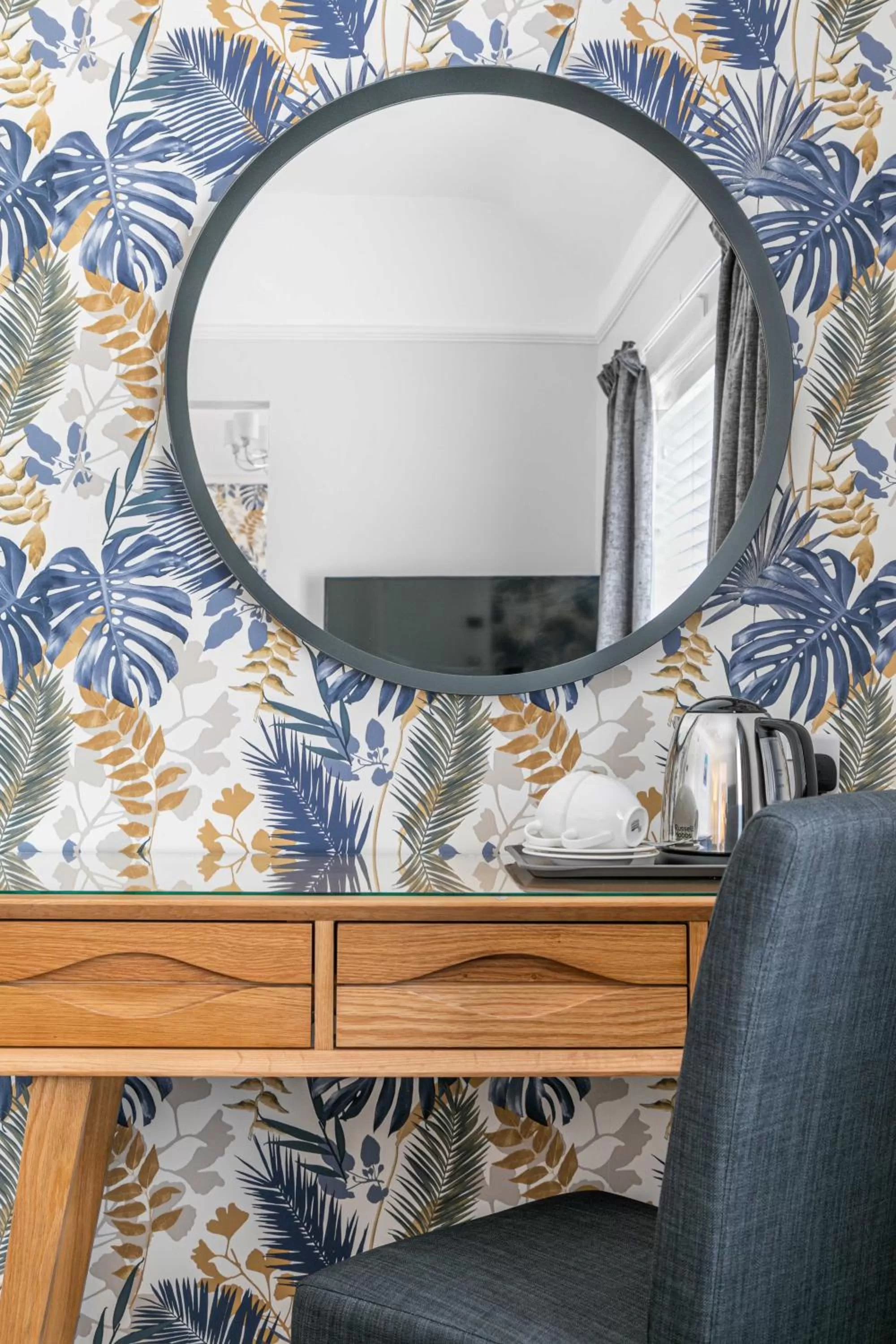 Seating area, TV/Entertainment Center in Stover Lodge