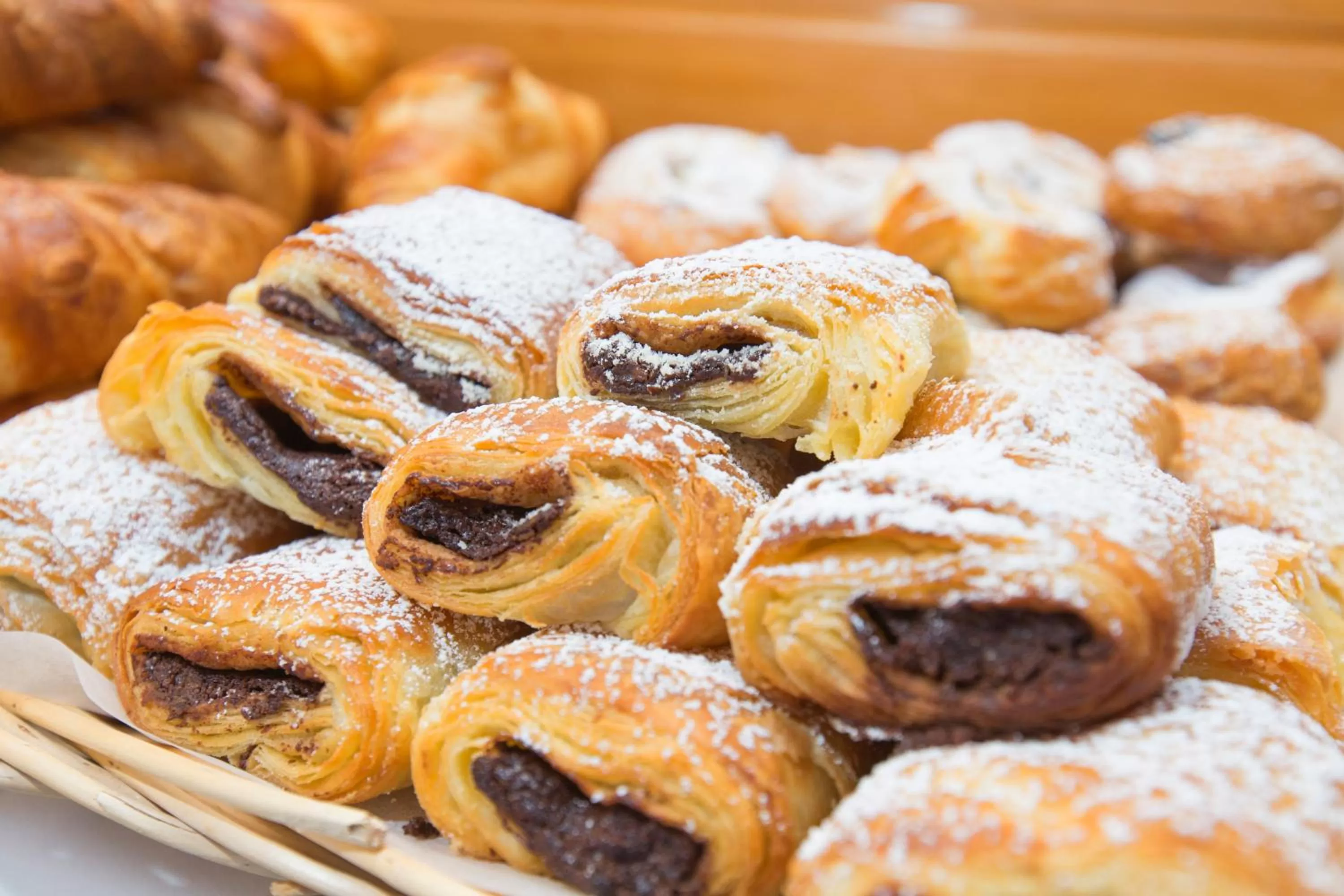 Food and drinks in Aparthotel Flora