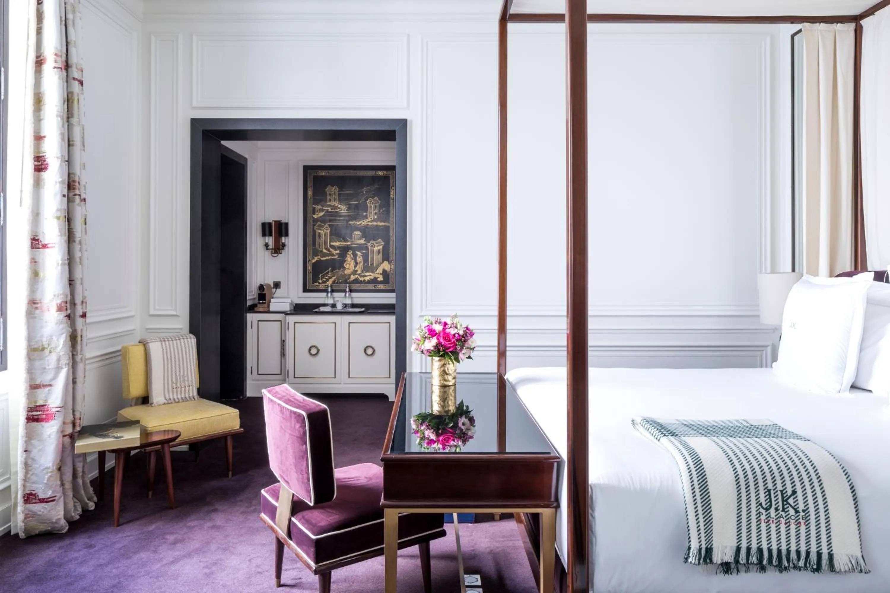 Bedroom, Bed in J.K. Place Paris