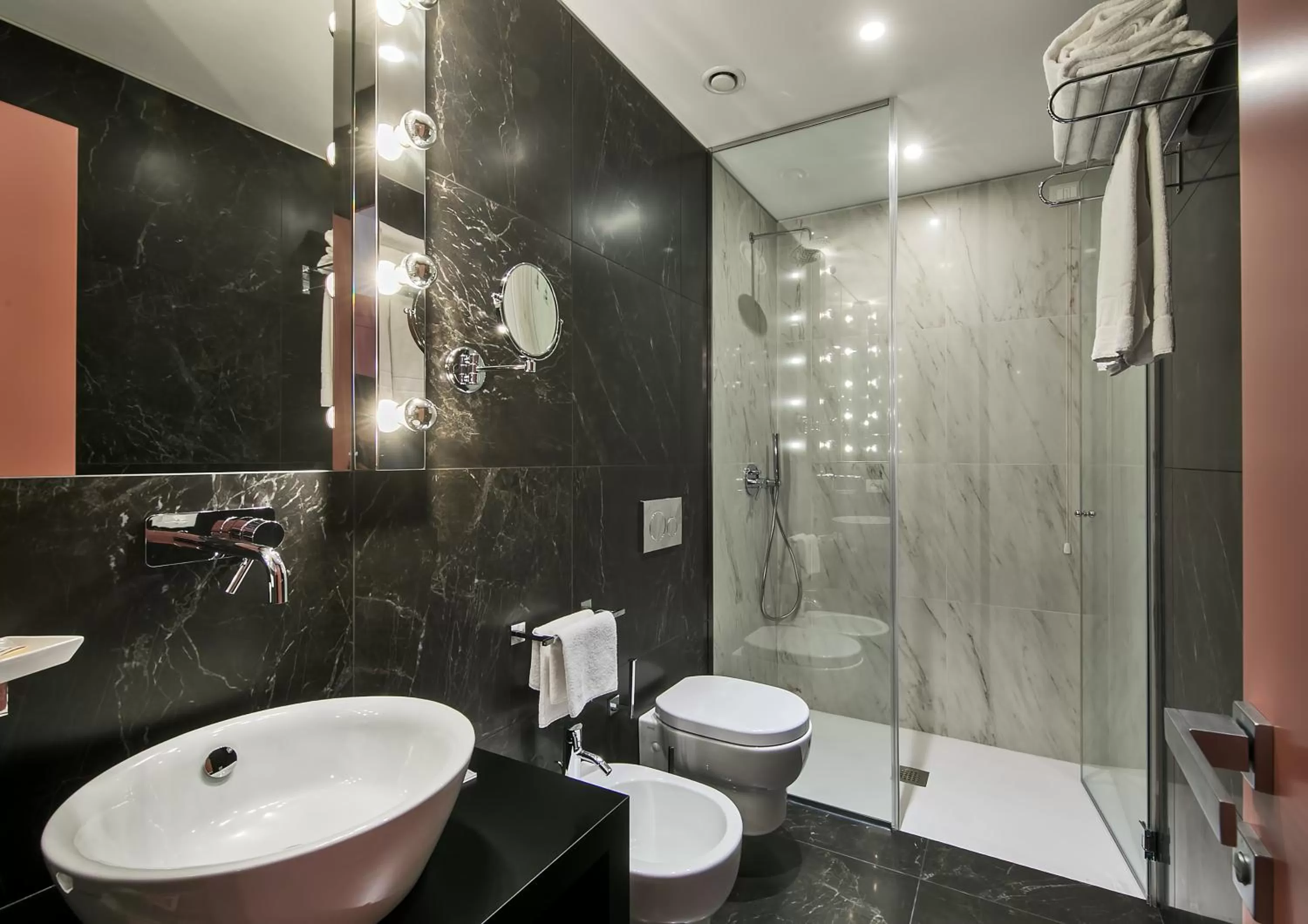 Bathroom in Boutique Centrale Palace Hotel