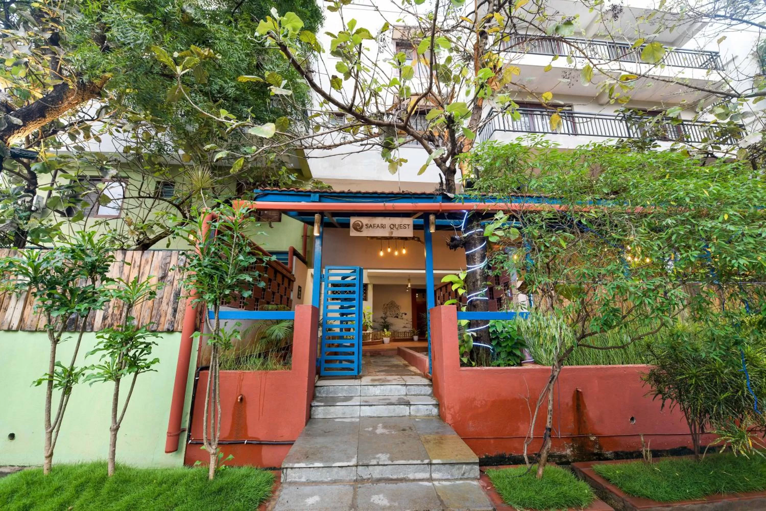 Property building in SAFARI QUEST